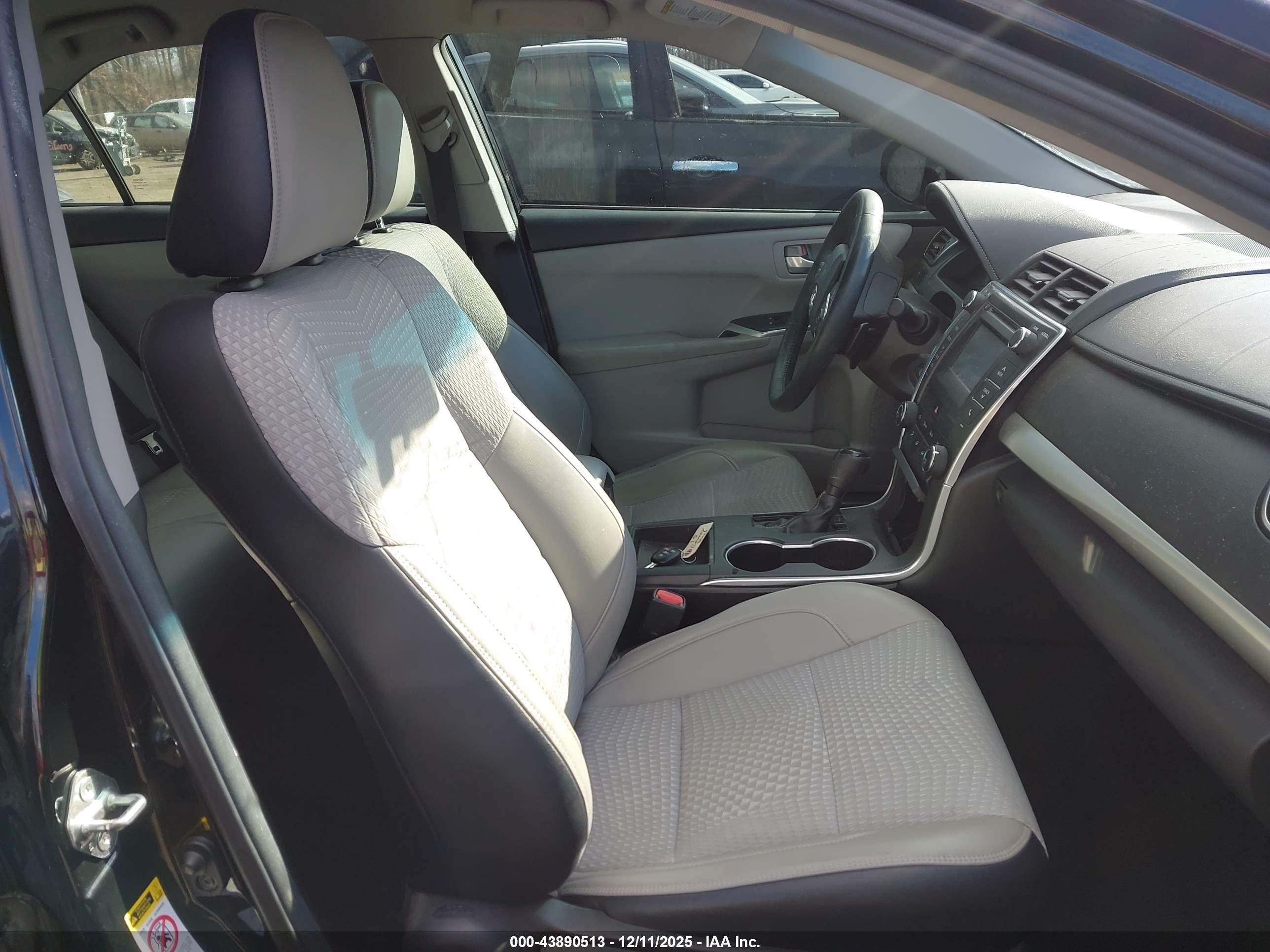 TOYOTA CAMRY image 5