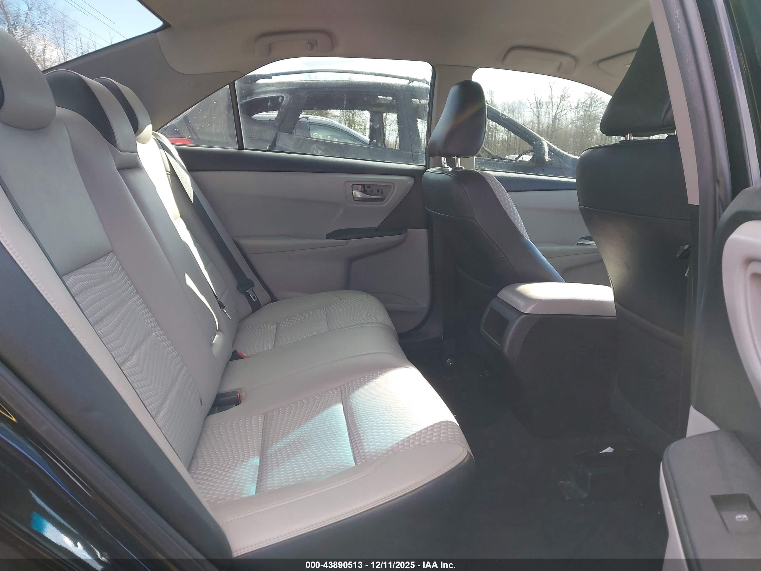 TOYOTA CAMRY image 8
