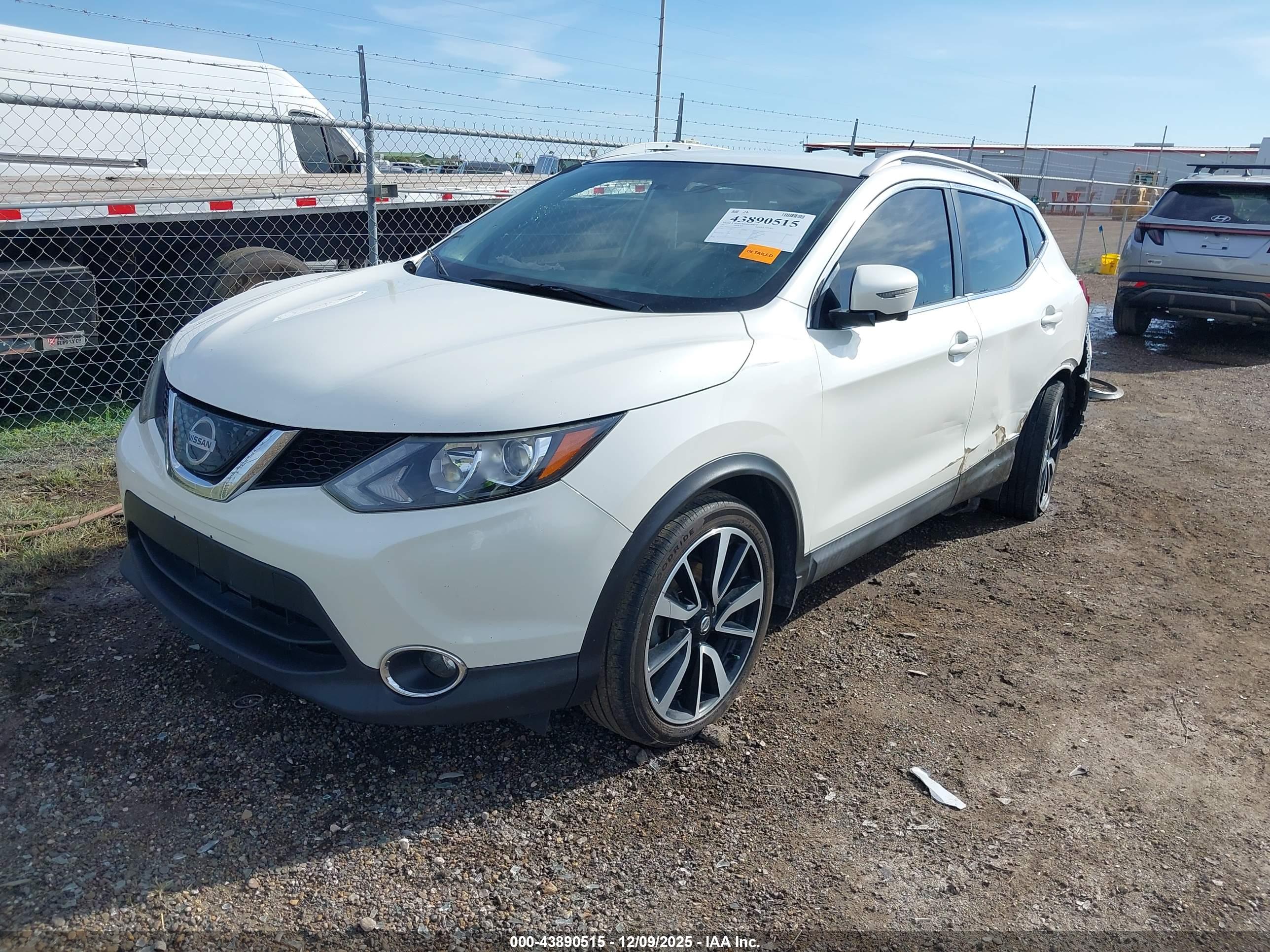NISSAN ROGUE image 2
