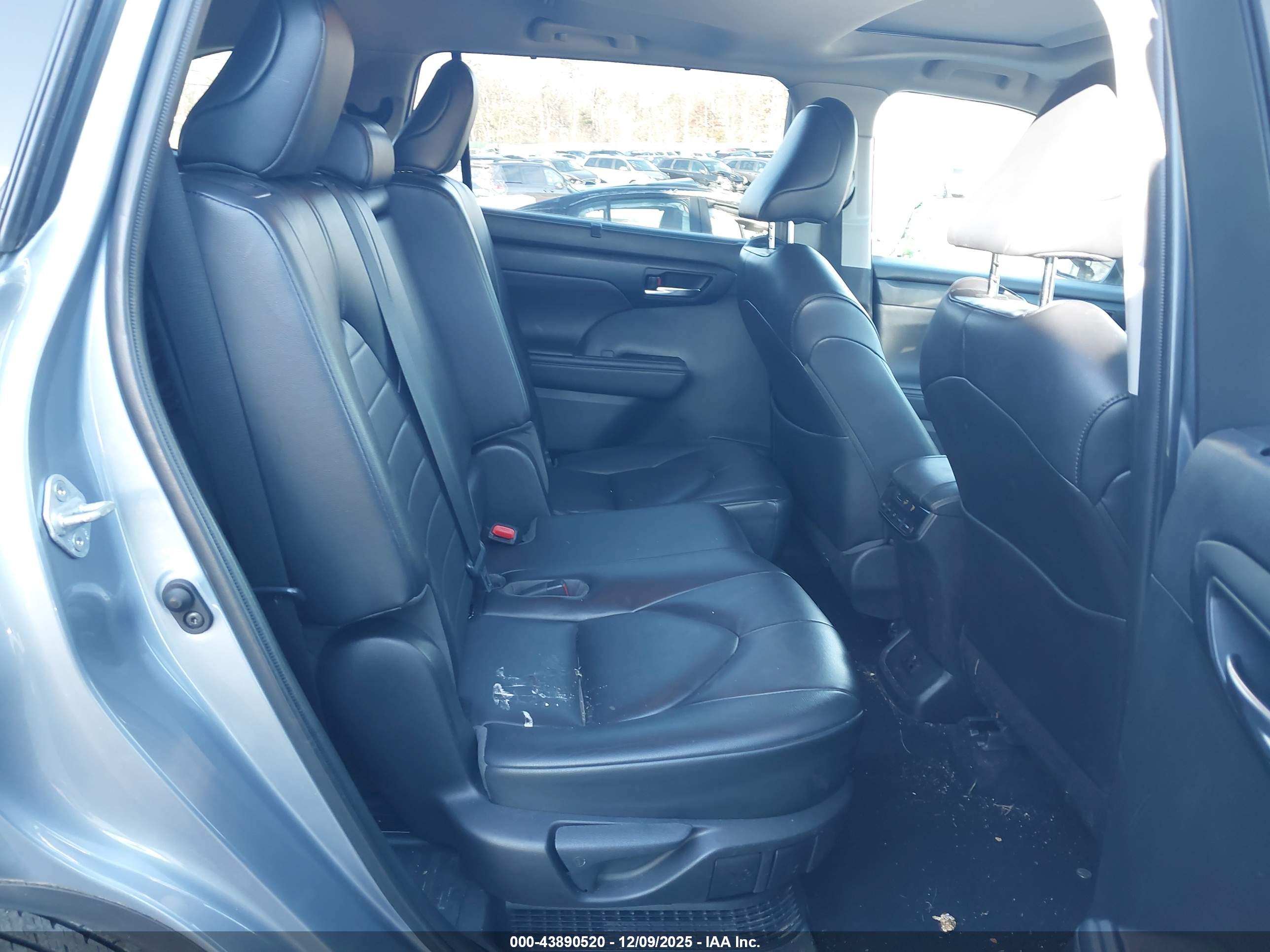 TOYOTA HIGHLANDER image 8