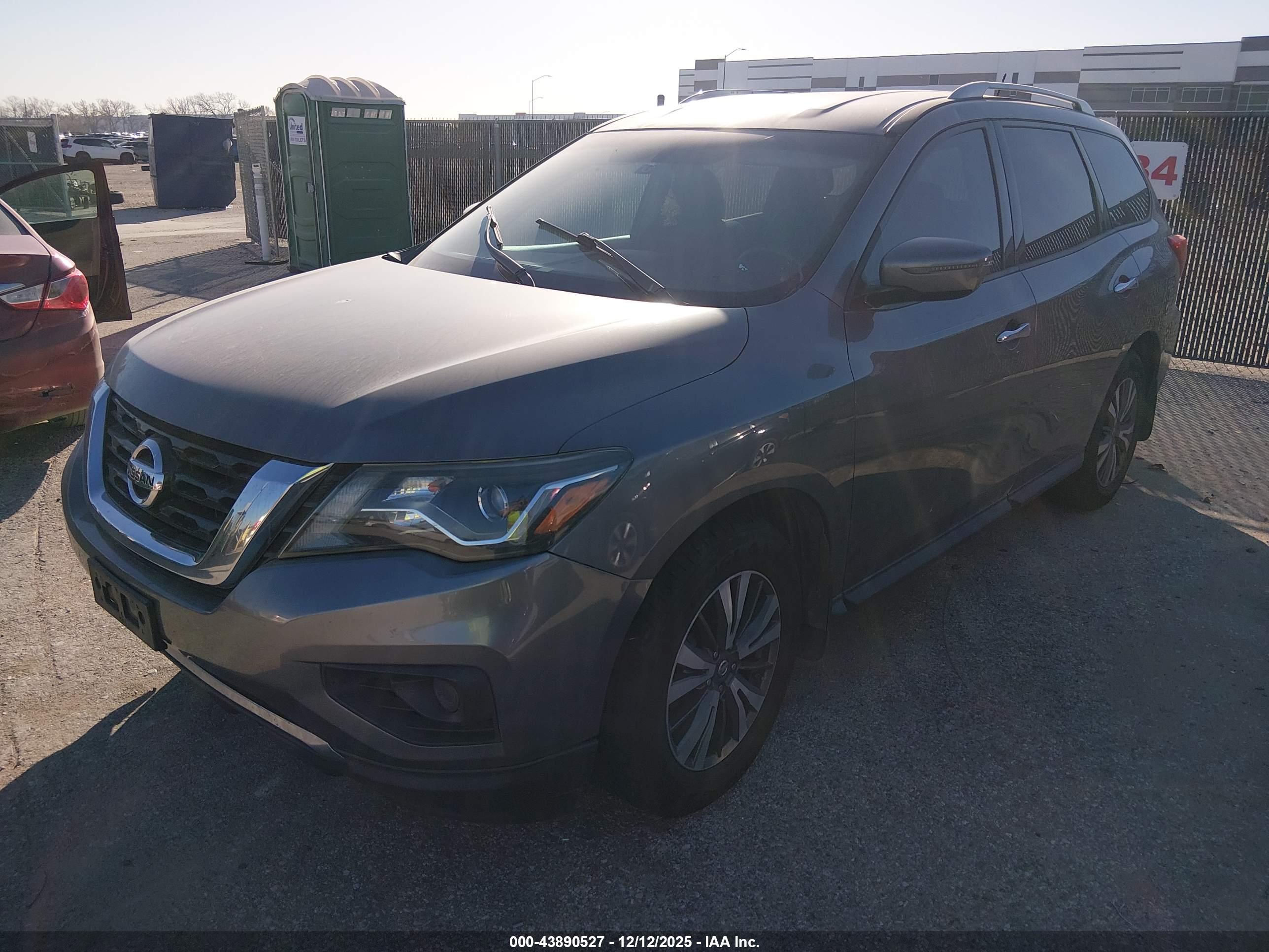 NISSAN PATHFINDER image 2