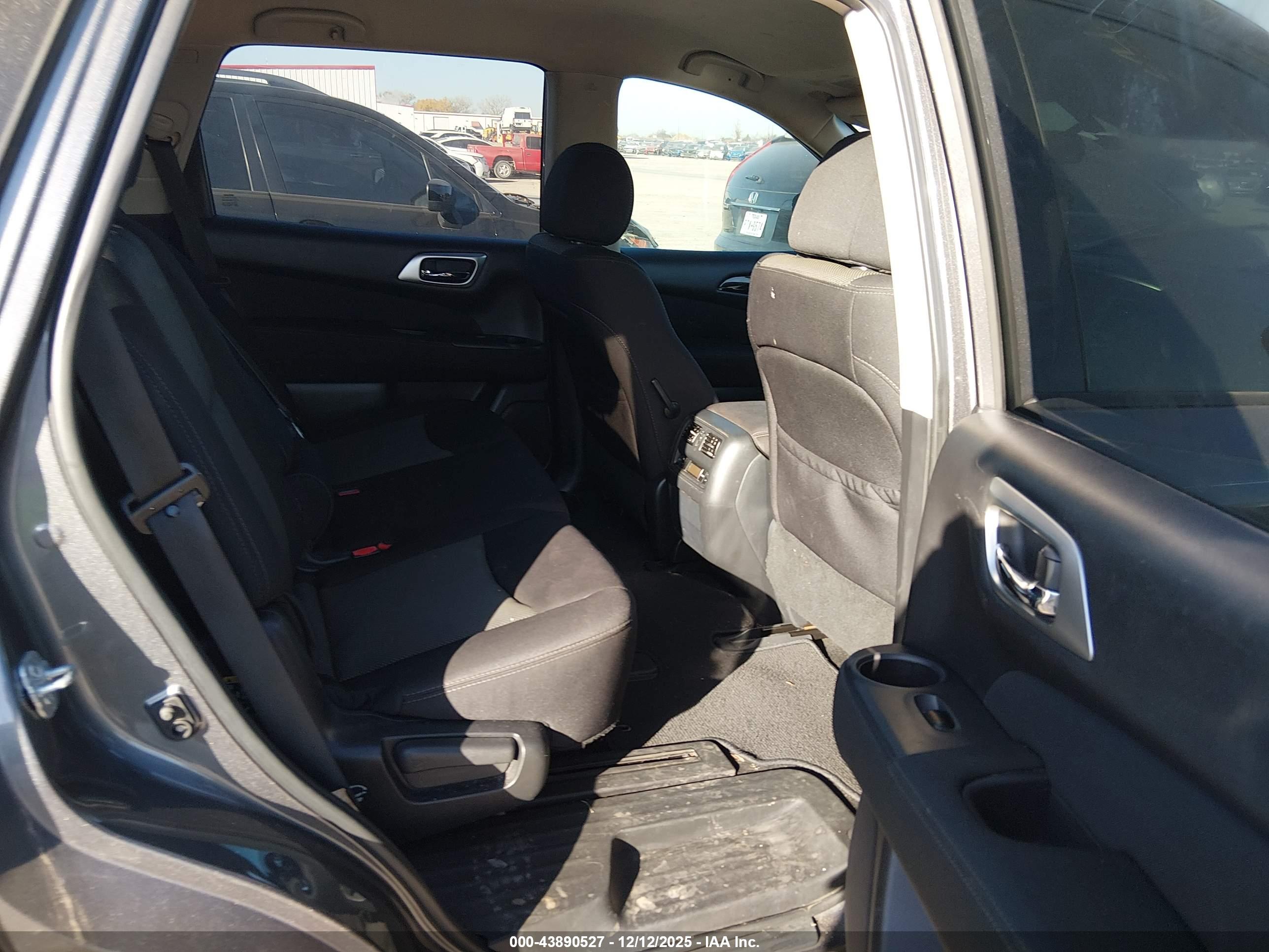 NISSAN PATHFINDER image 8