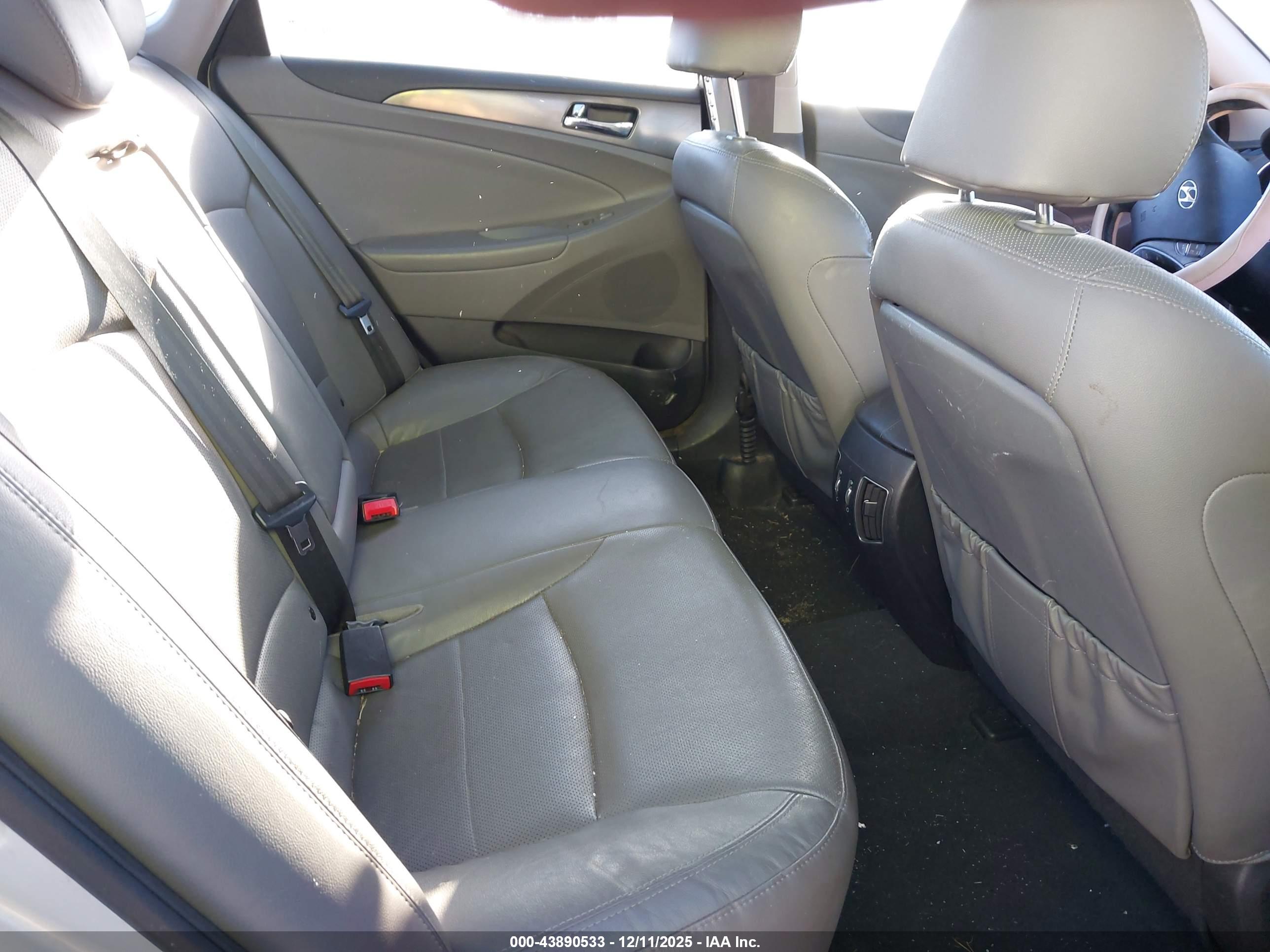 HYUNDAI SONATA image 8