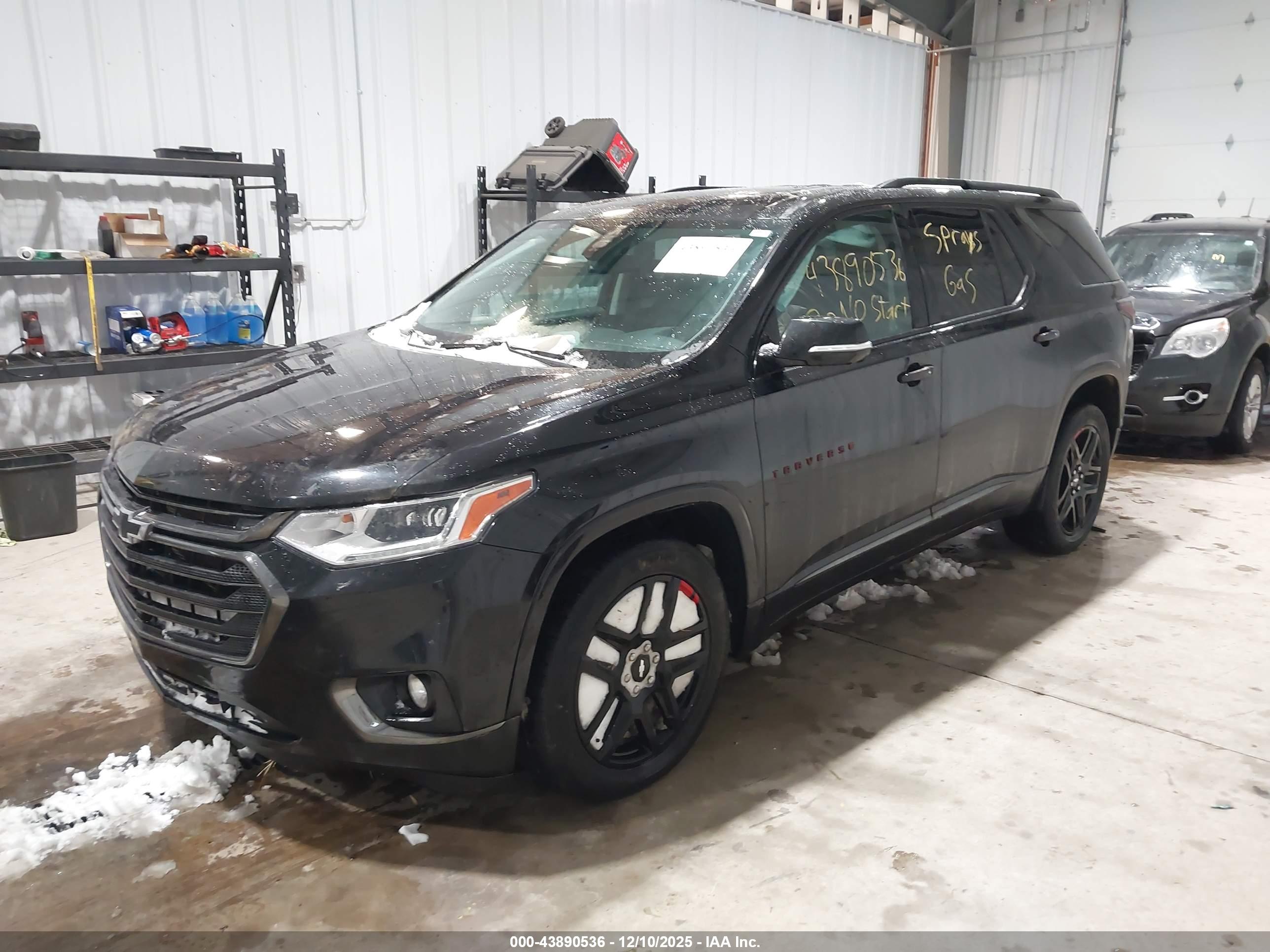 CHEVROLET TRAVERSE image 2