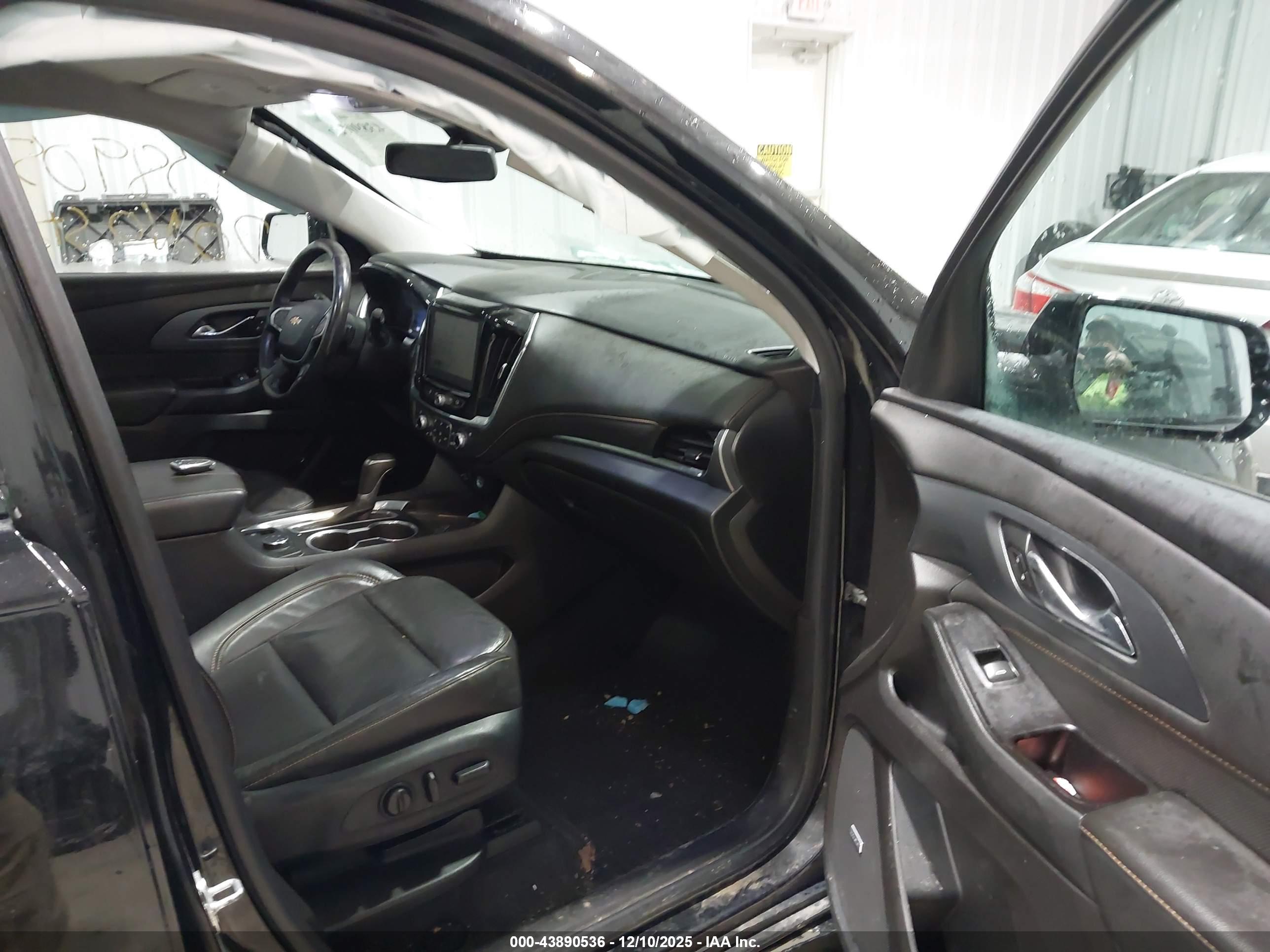 CHEVROLET TRAVERSE image 5