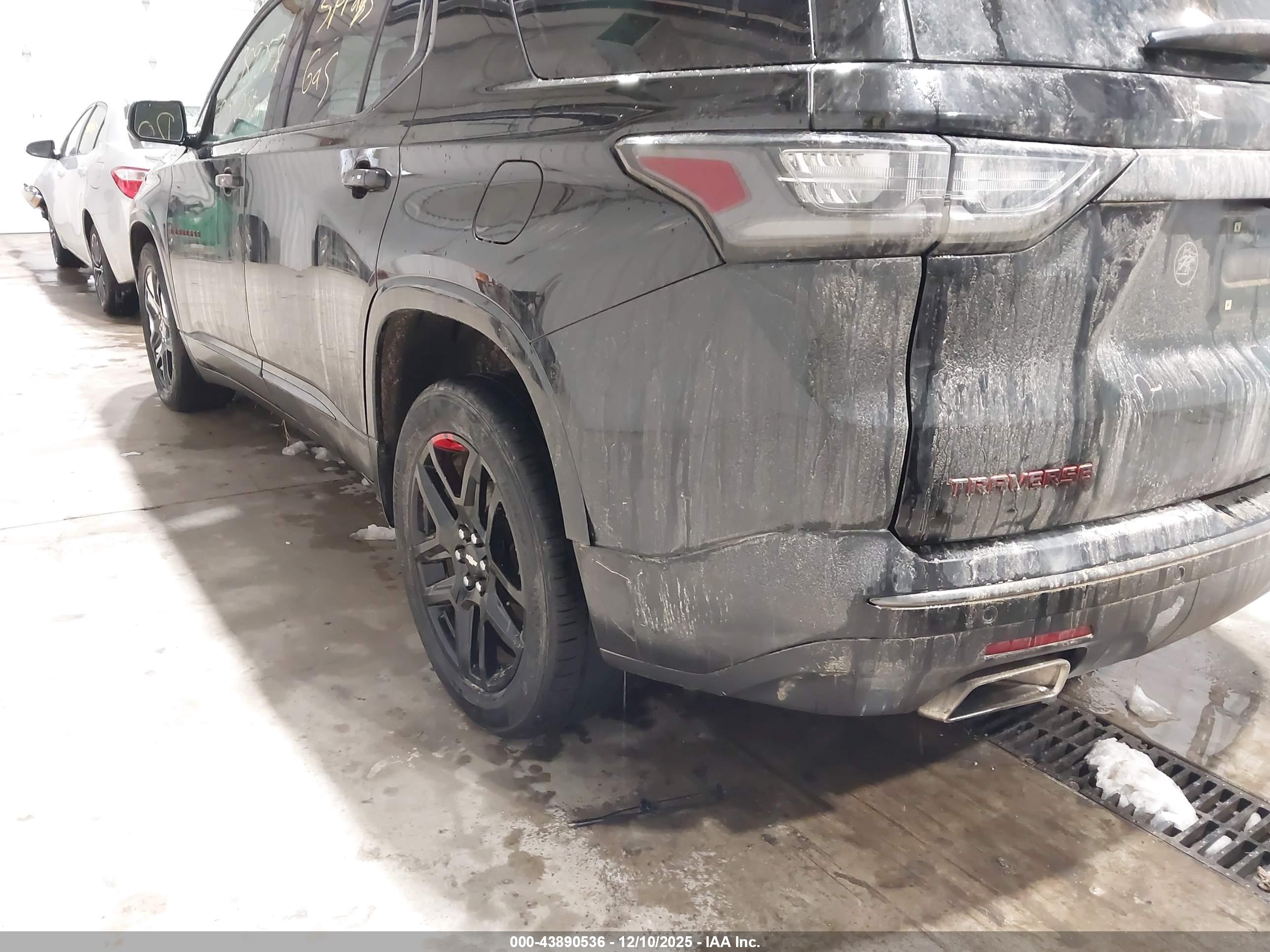CHEVROLET TRAVERSE image 6