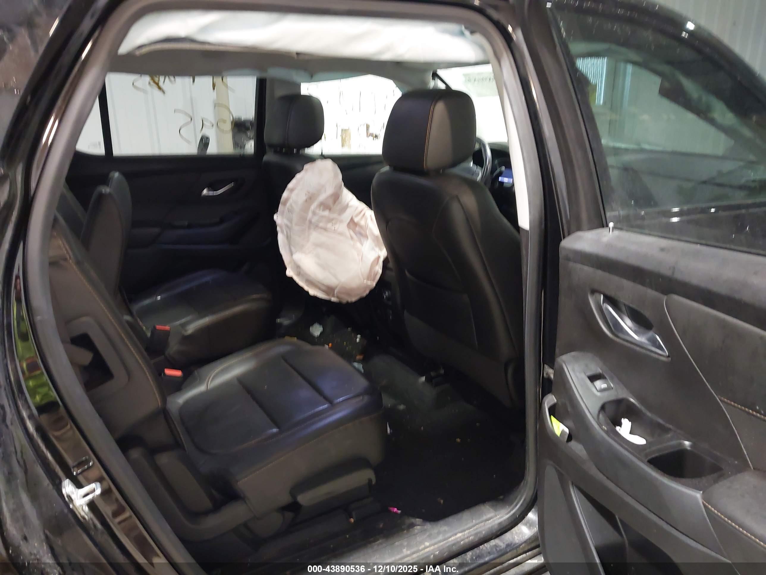 CHEVROLET TRAVERSE image 8