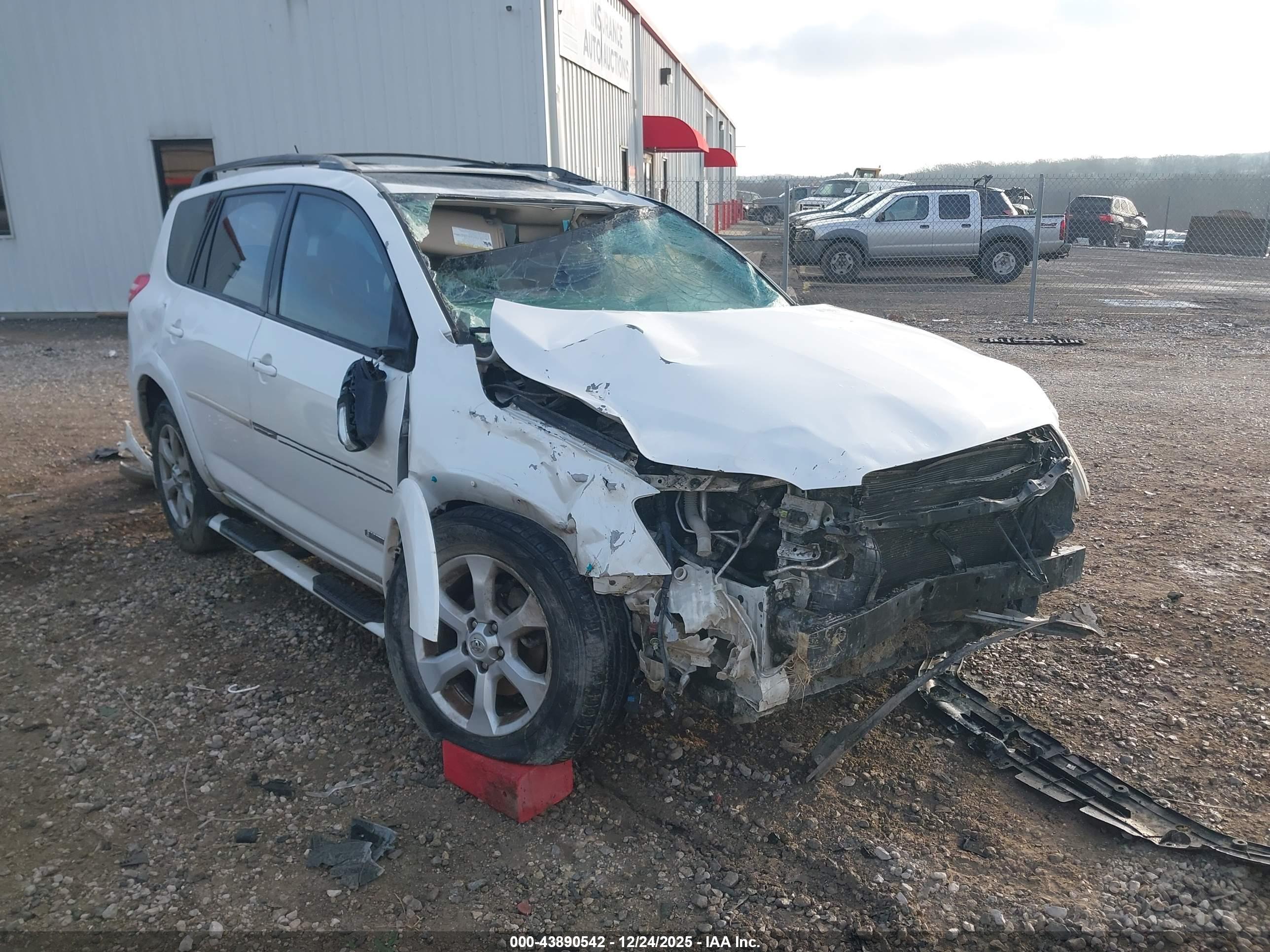 TOYOTA RAV4 image 6