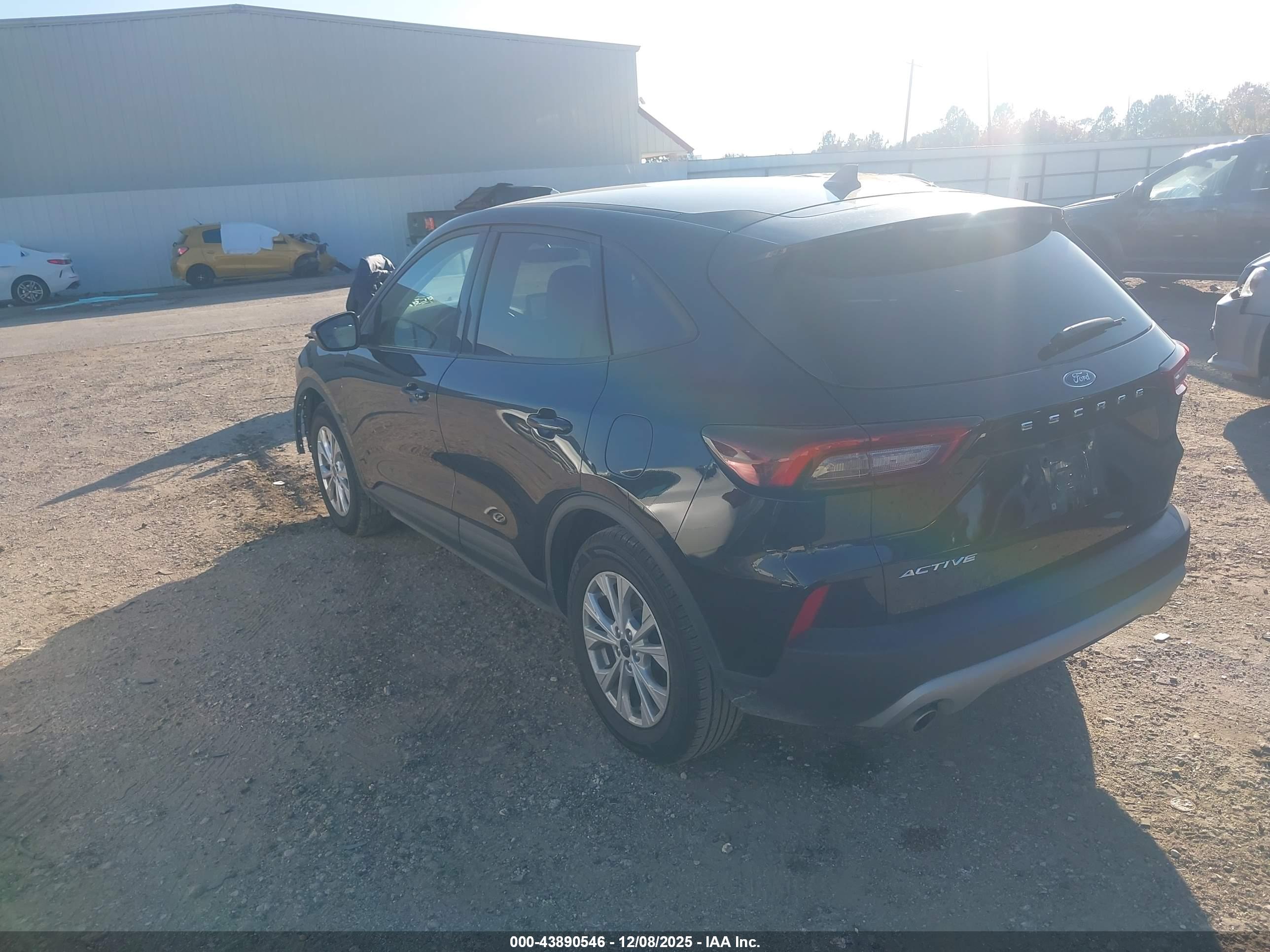 FORD ESCAPE image 3