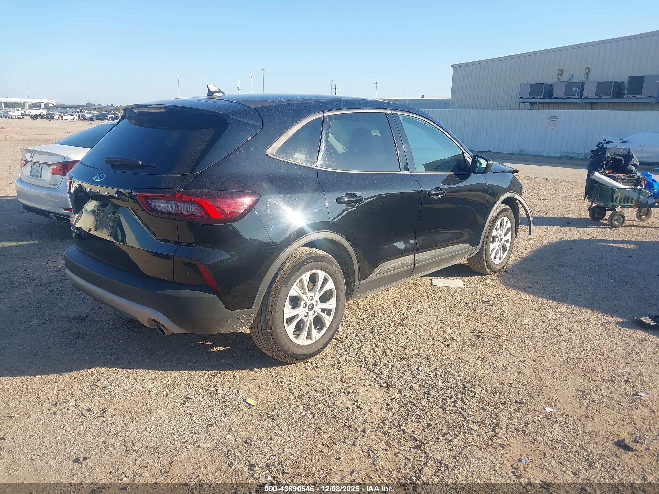 FORD ESCAPE image 4