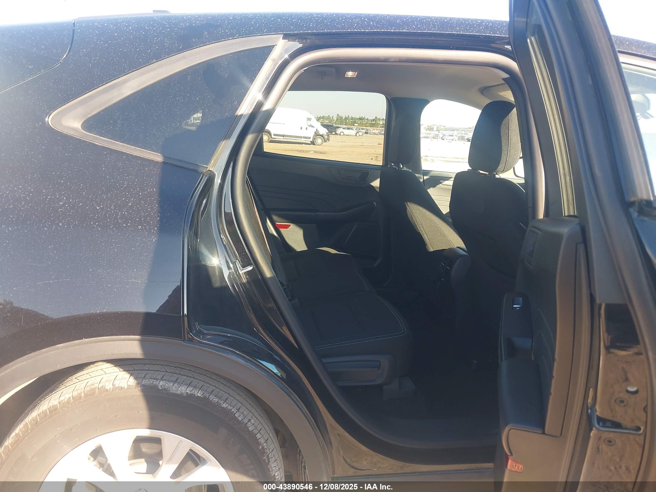 FORD ESCAPE image 8