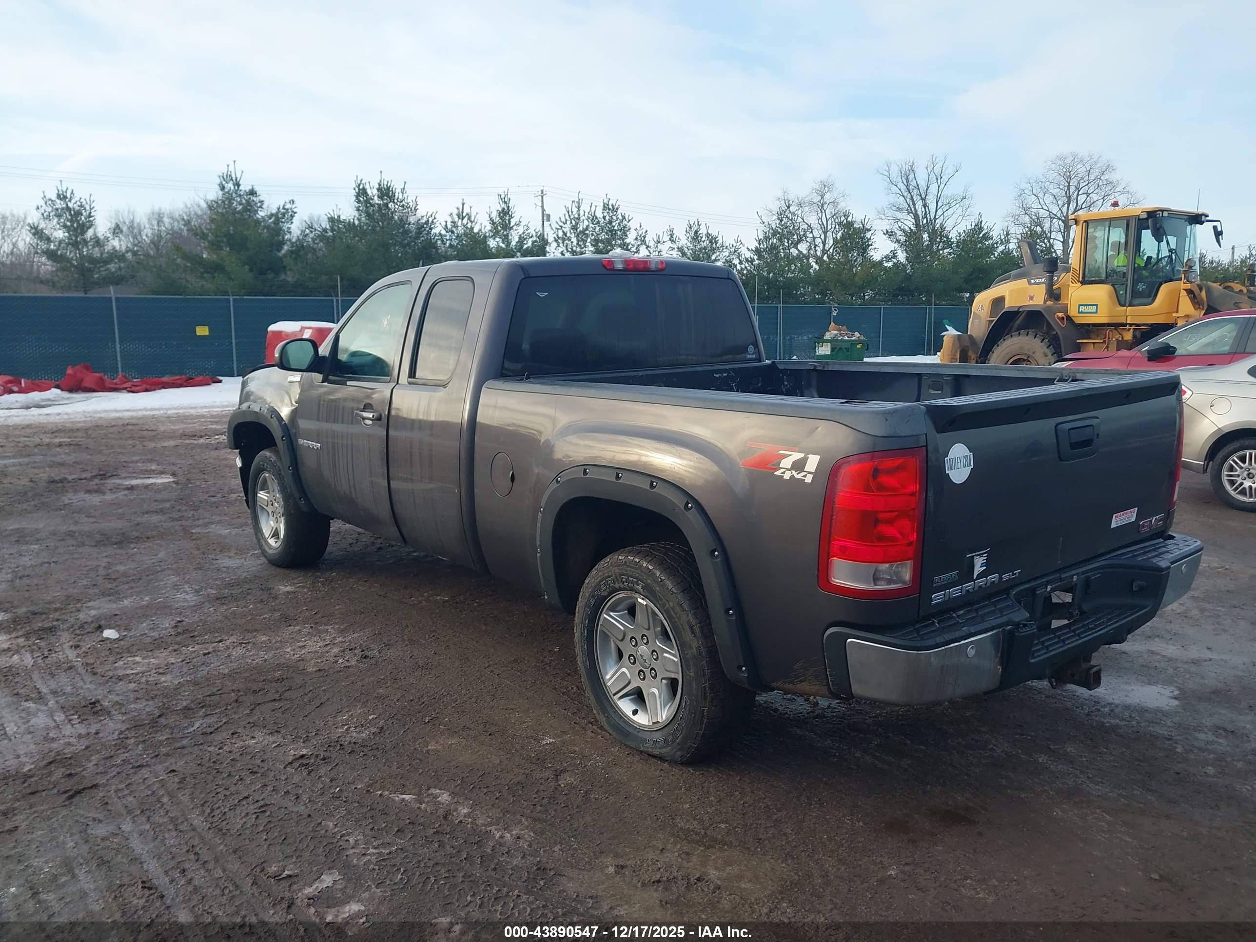 GMC SIERRA image 3