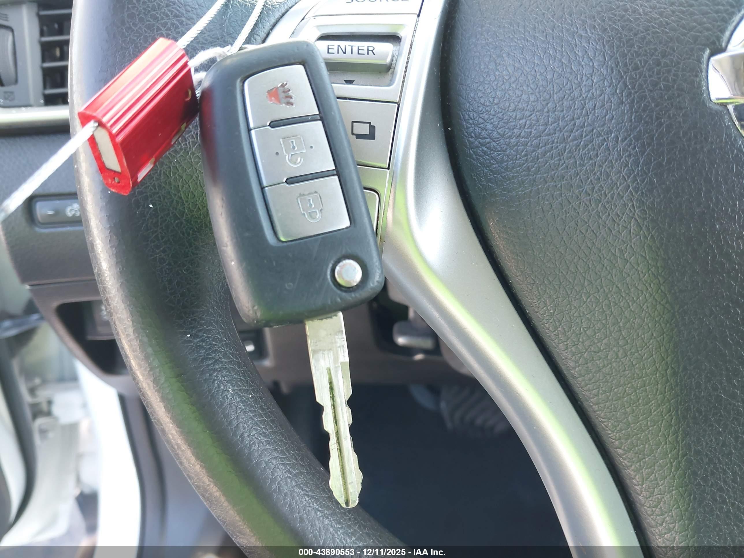 NISSAN ROGUE image 11