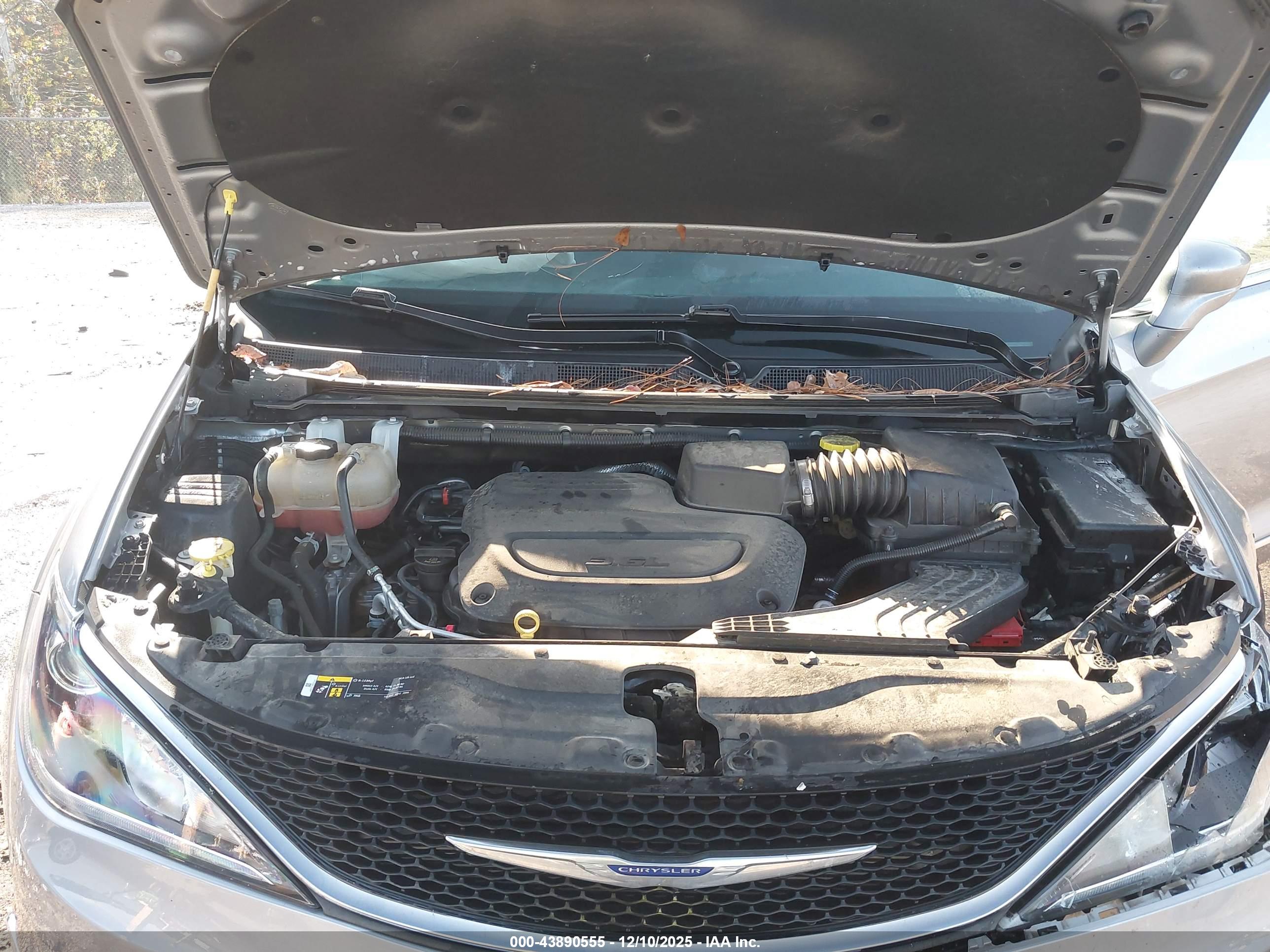CHRYSLER PACIFICA image 10