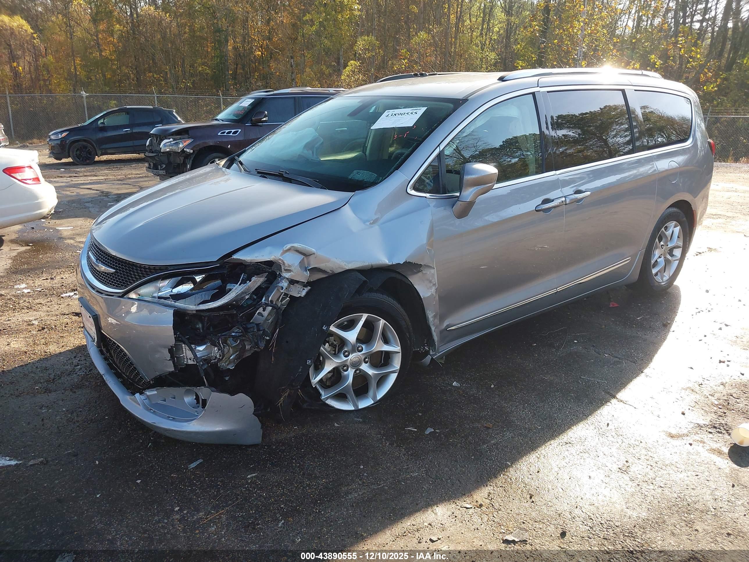 CHRYSLER PACIFICA image 2