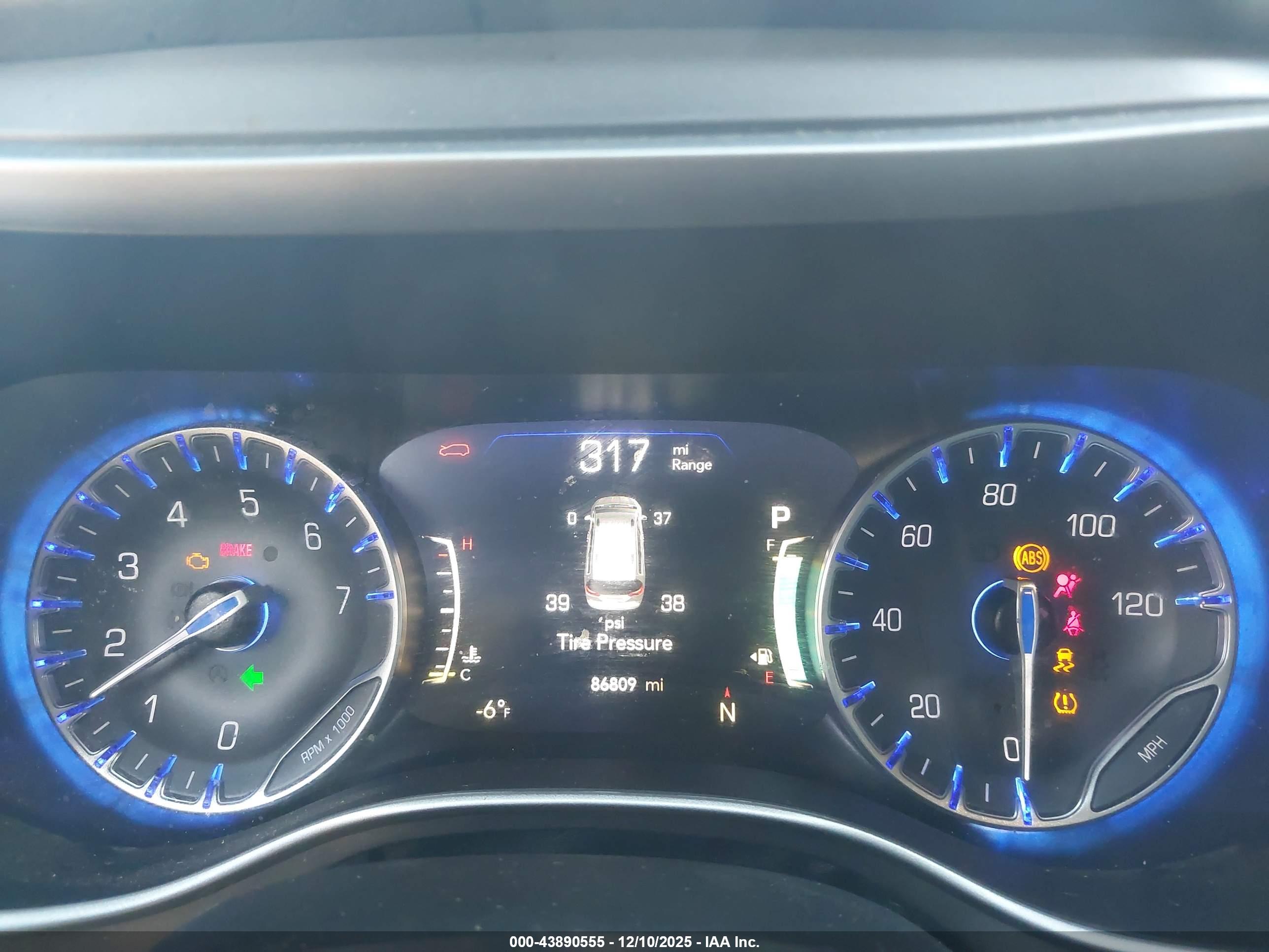 CHRYSLER PACIFICA image 7