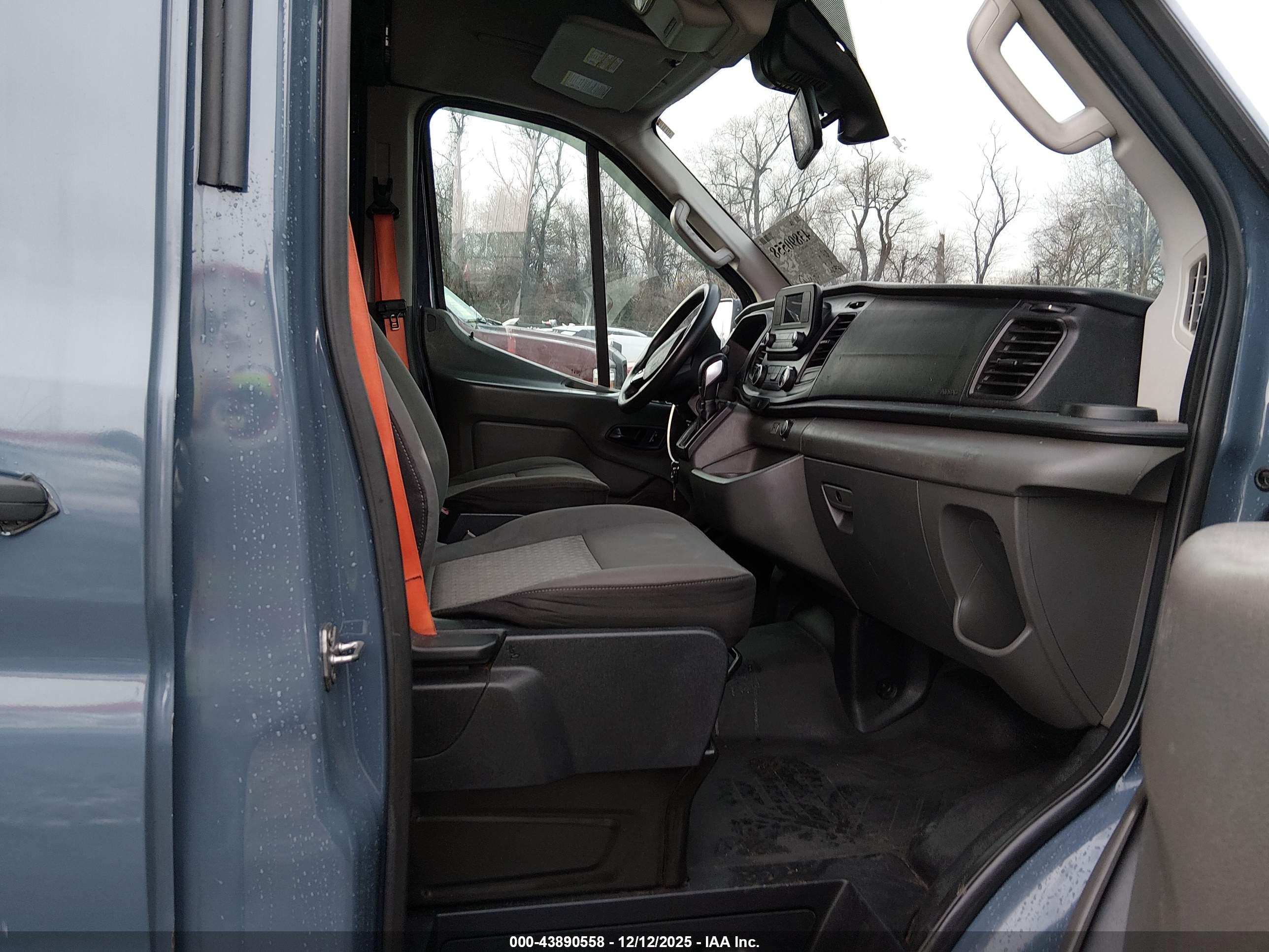 FORD TRANSIT-250 image 5