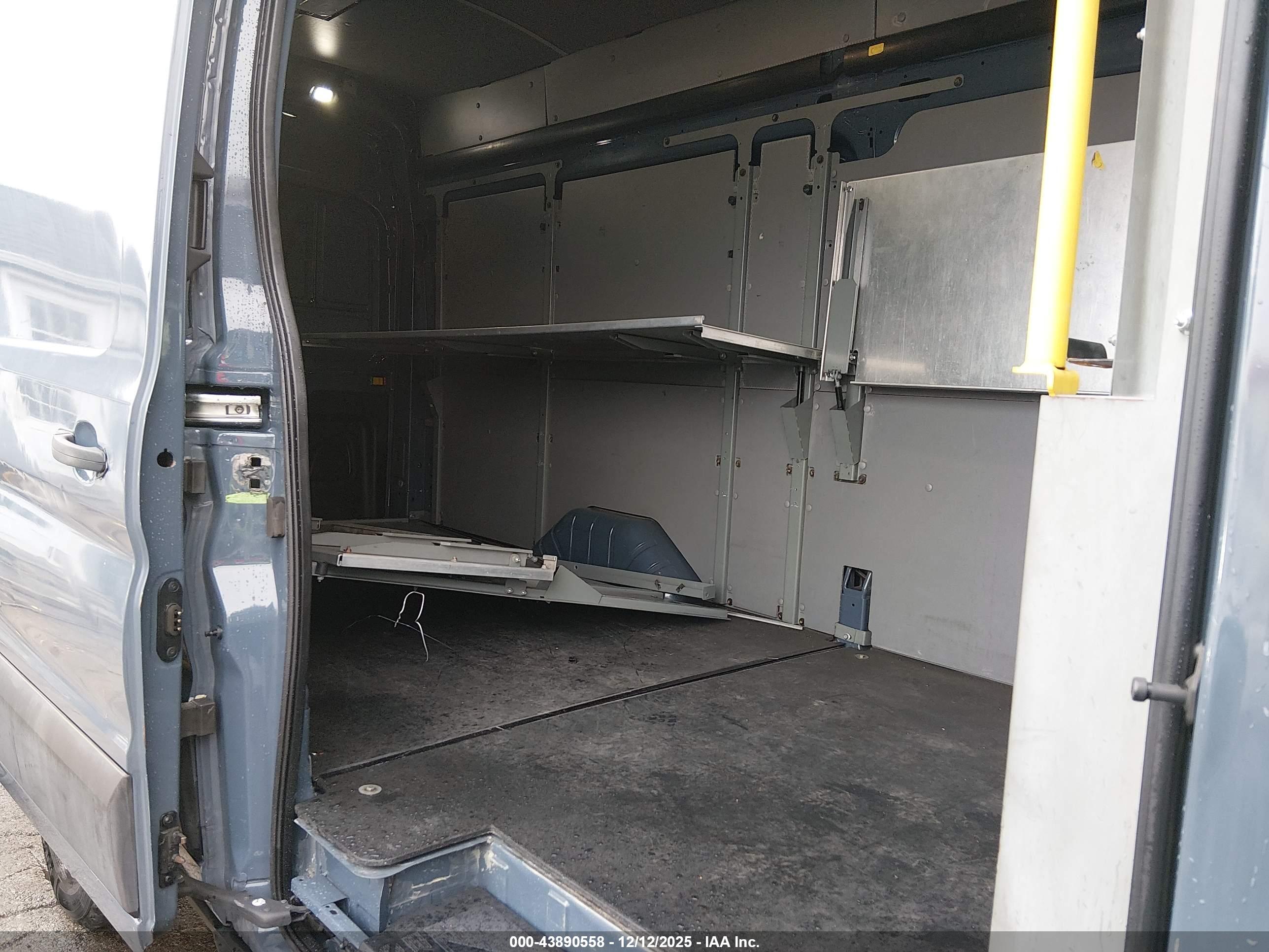FORD TRANSIT-250 image 8