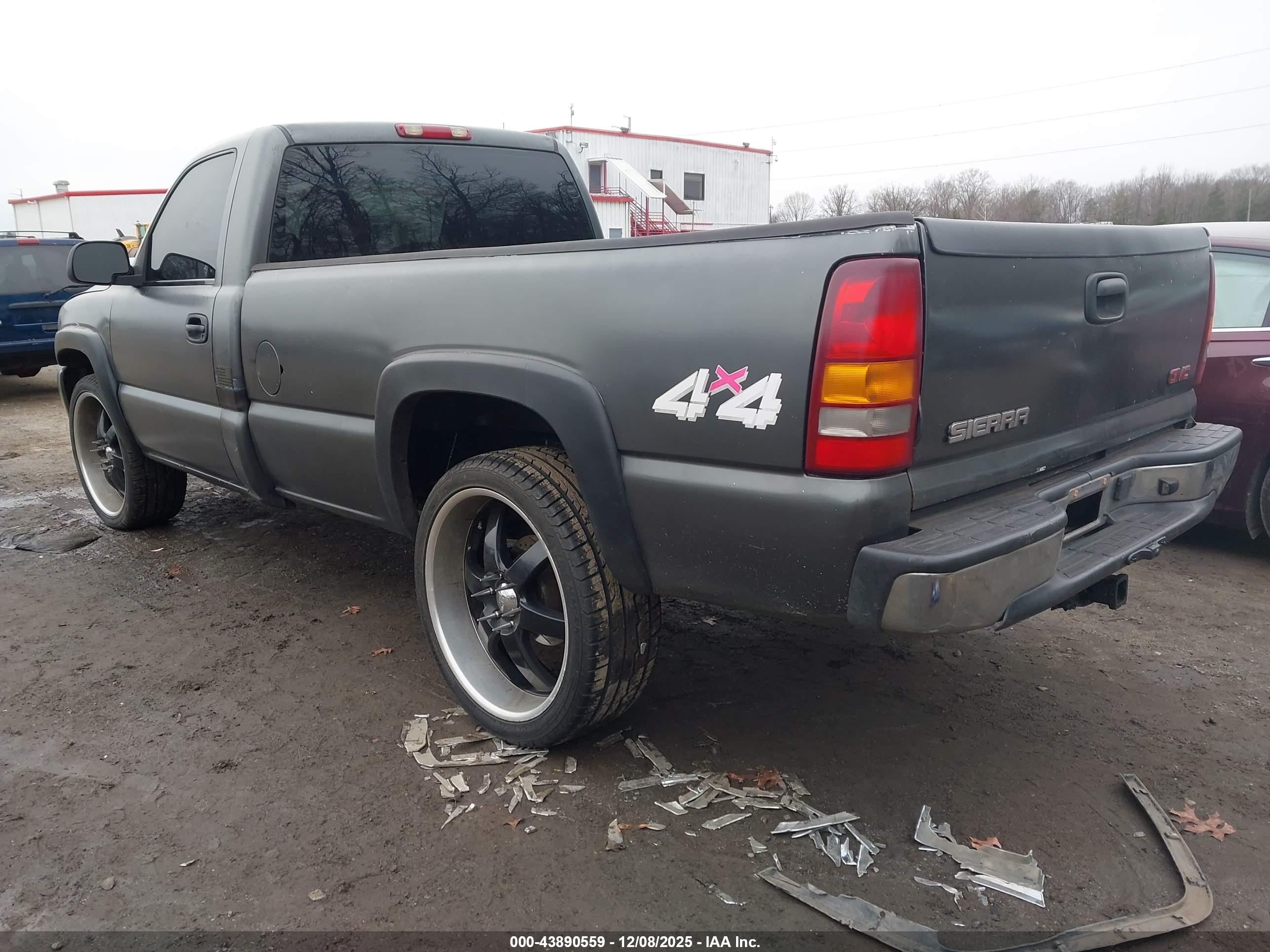GMC SIERRA image 3