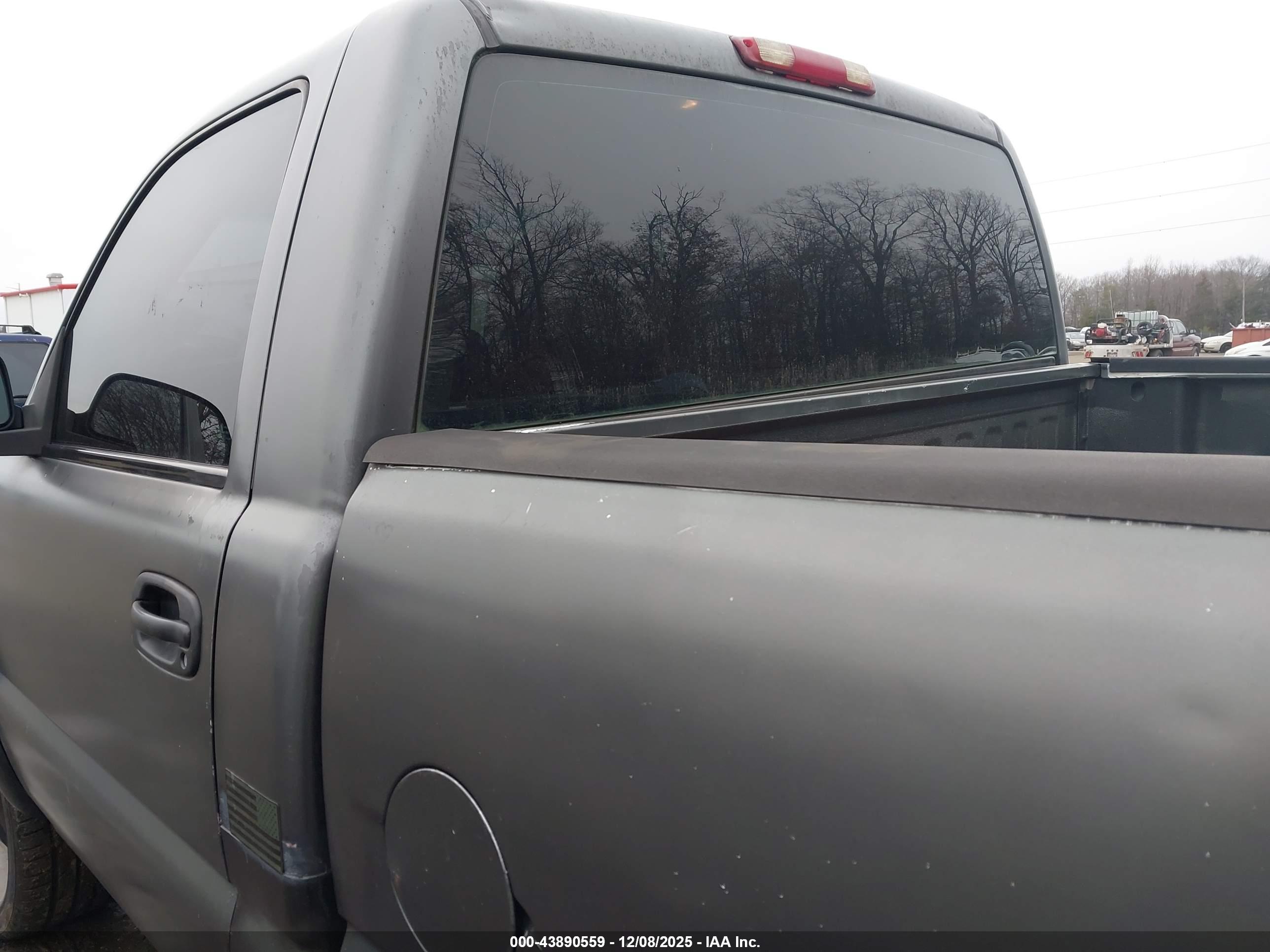 GMC SIERRA image 6