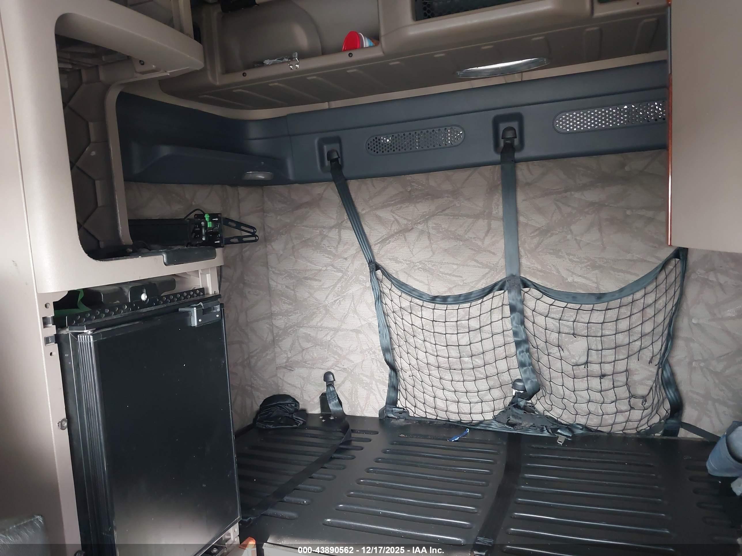 FREIGHTLINER CASCADIA image 7