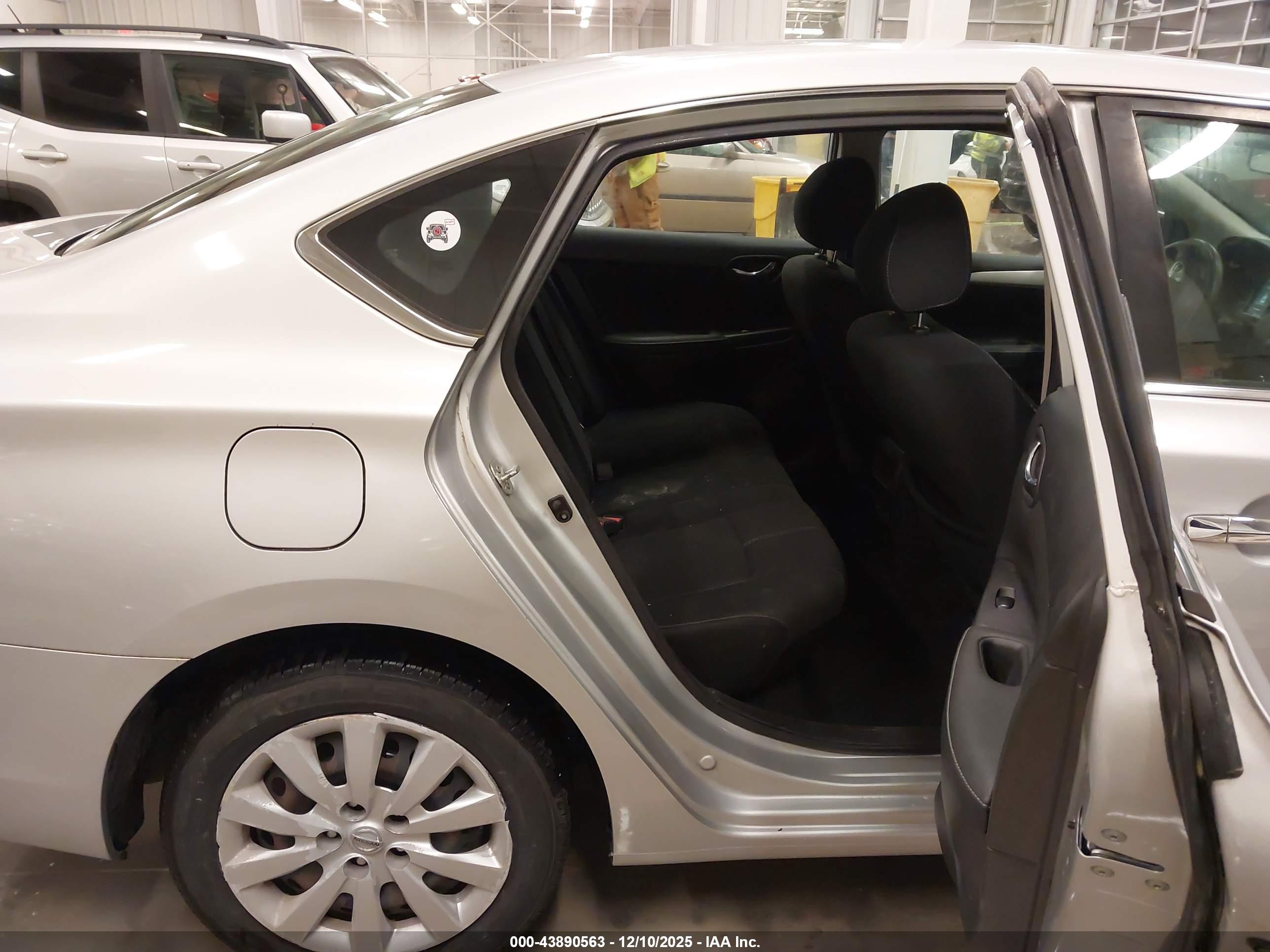 NISSAN SENTRA image 8