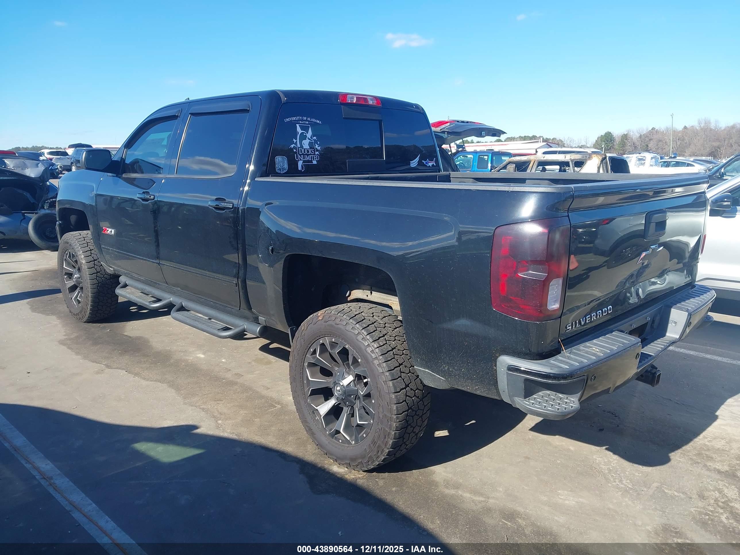 CHEVROLET SILVERADO image 3