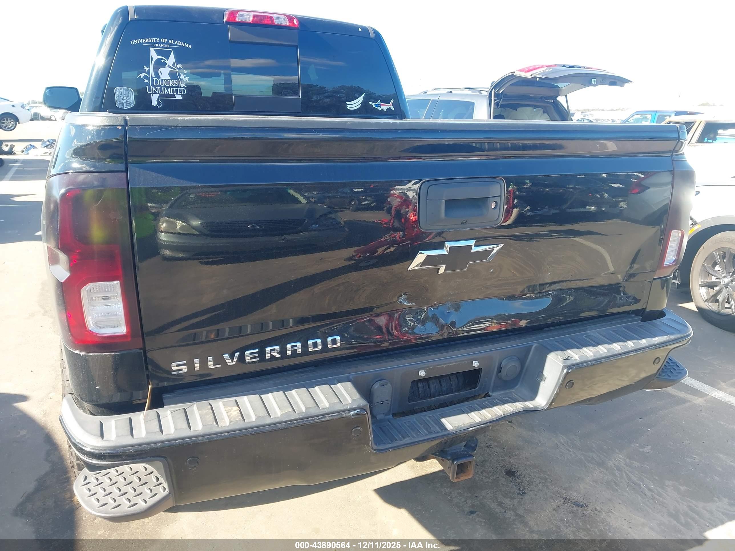 CHEVROLET SILVERADO image 6