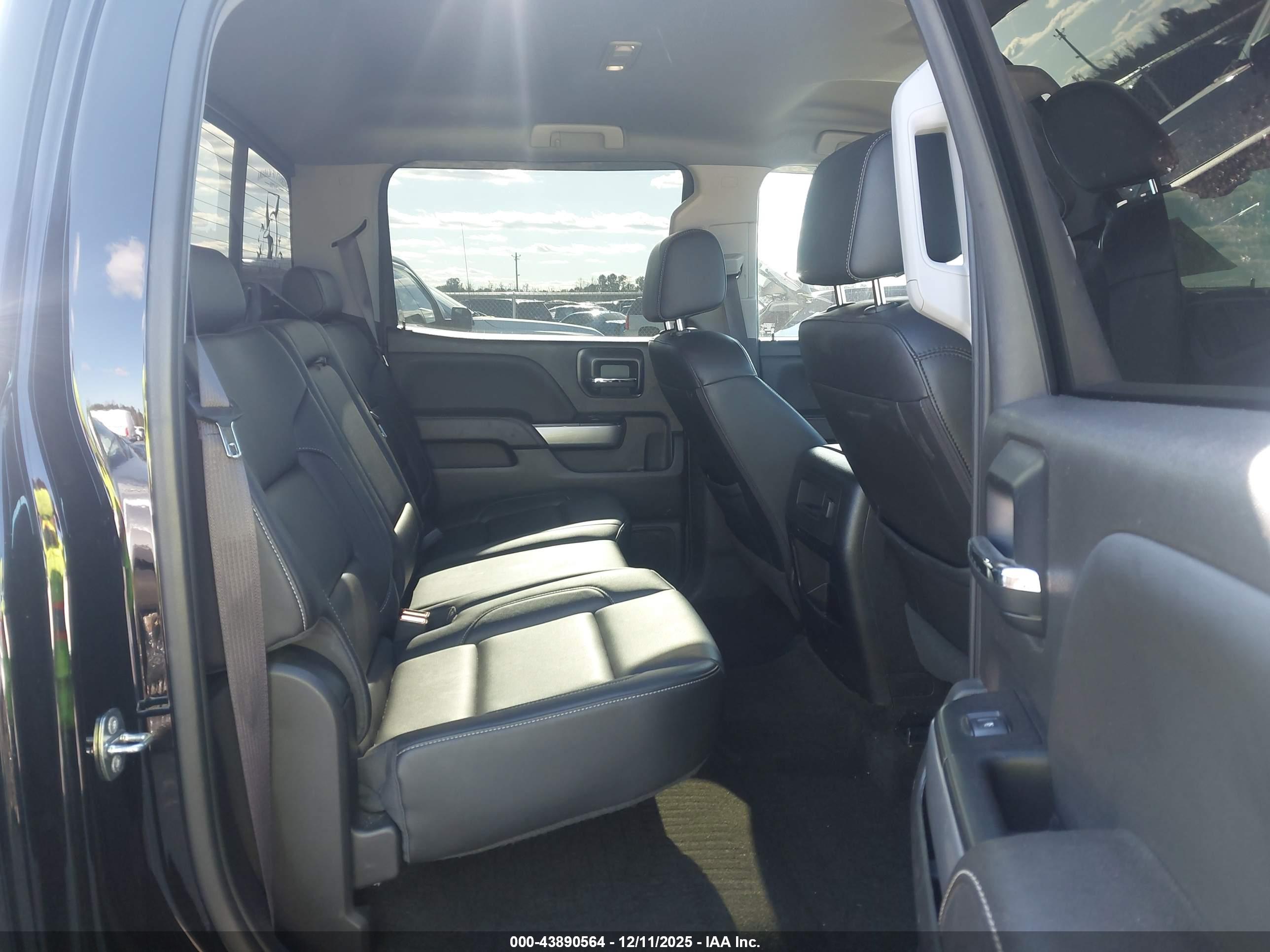 CHEVROLET SILVERADO image 8