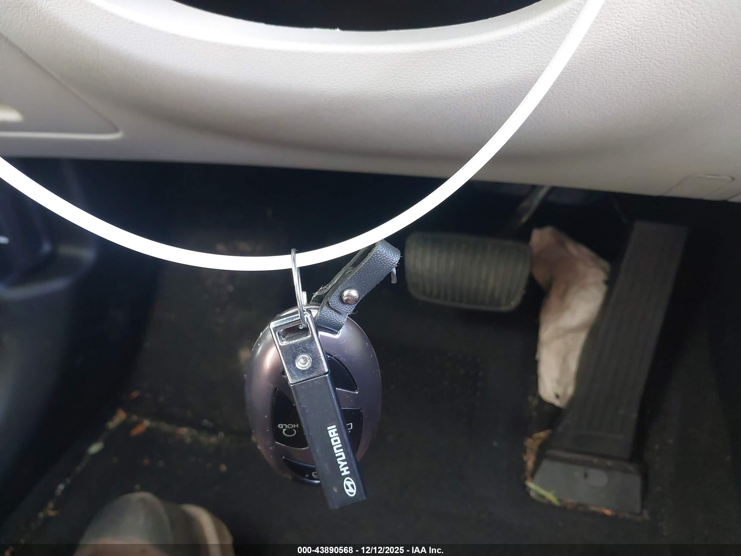 HYUNDAI TUCSON image 11