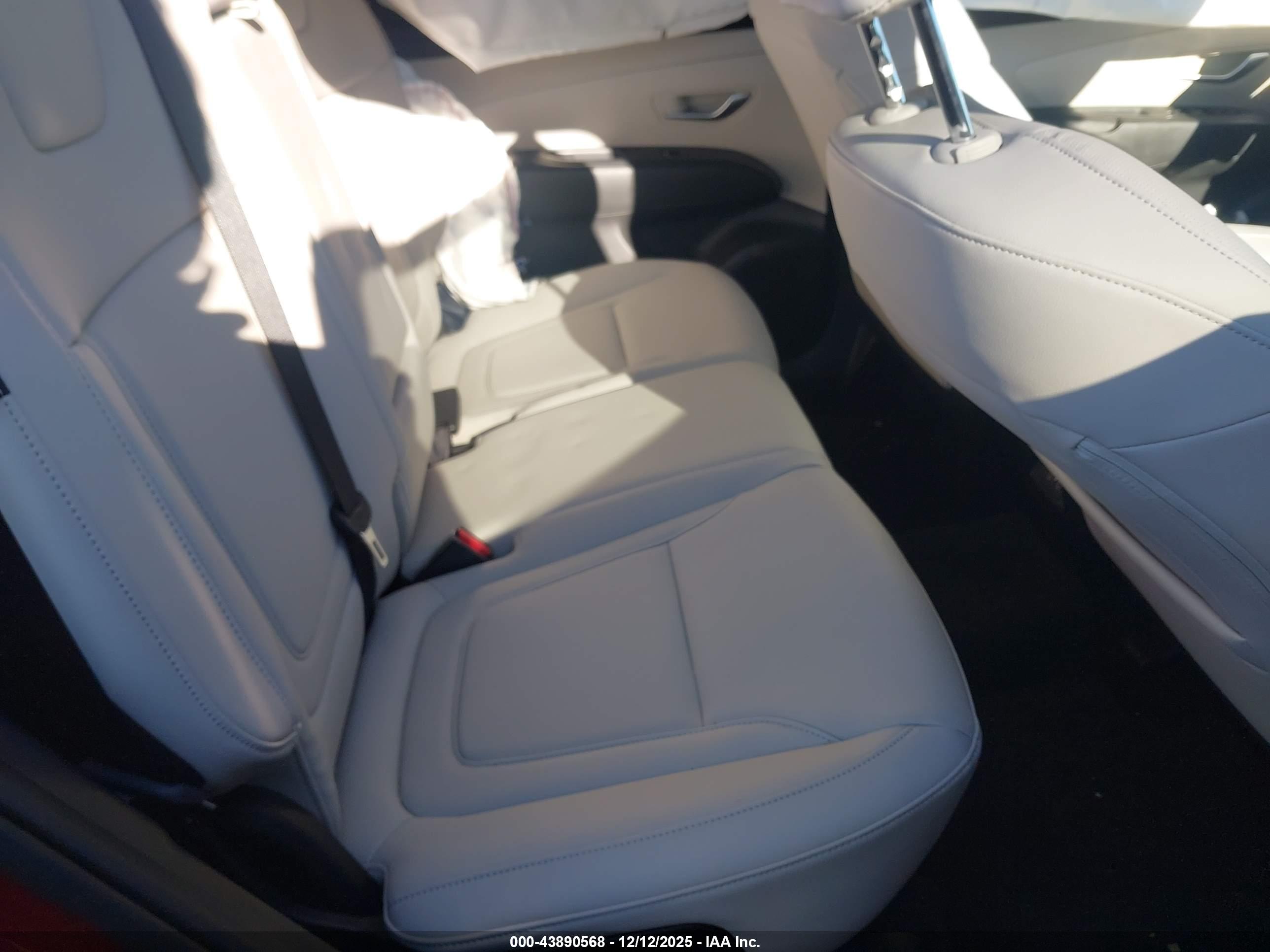 HYUNDAI TUCSON image 8