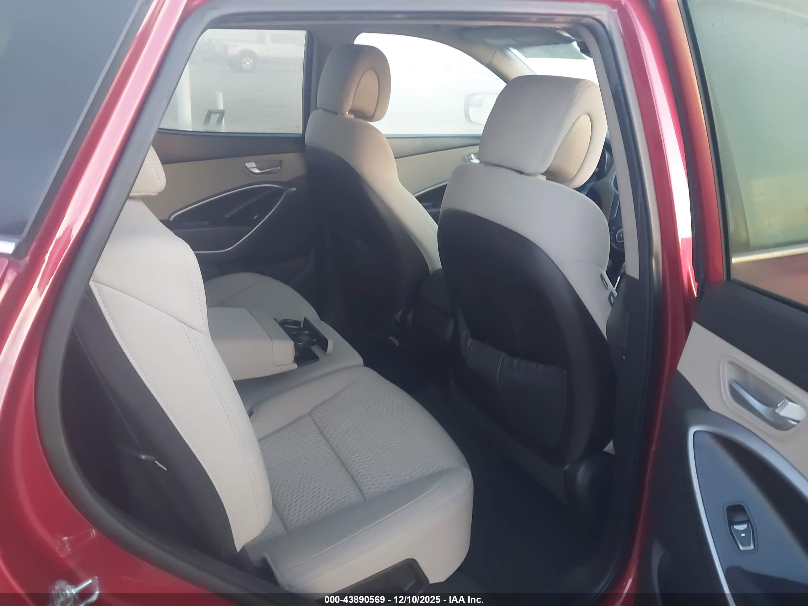 HYUNDAI SANTA image 8