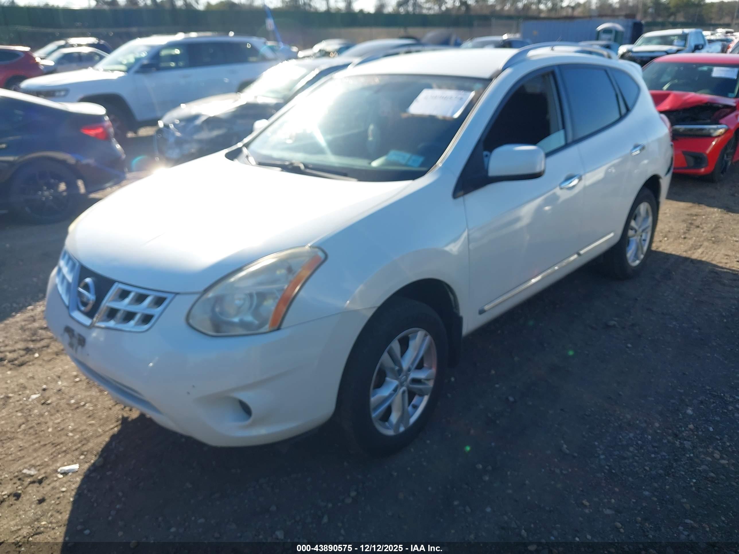 NISSAN ROGUE image 2