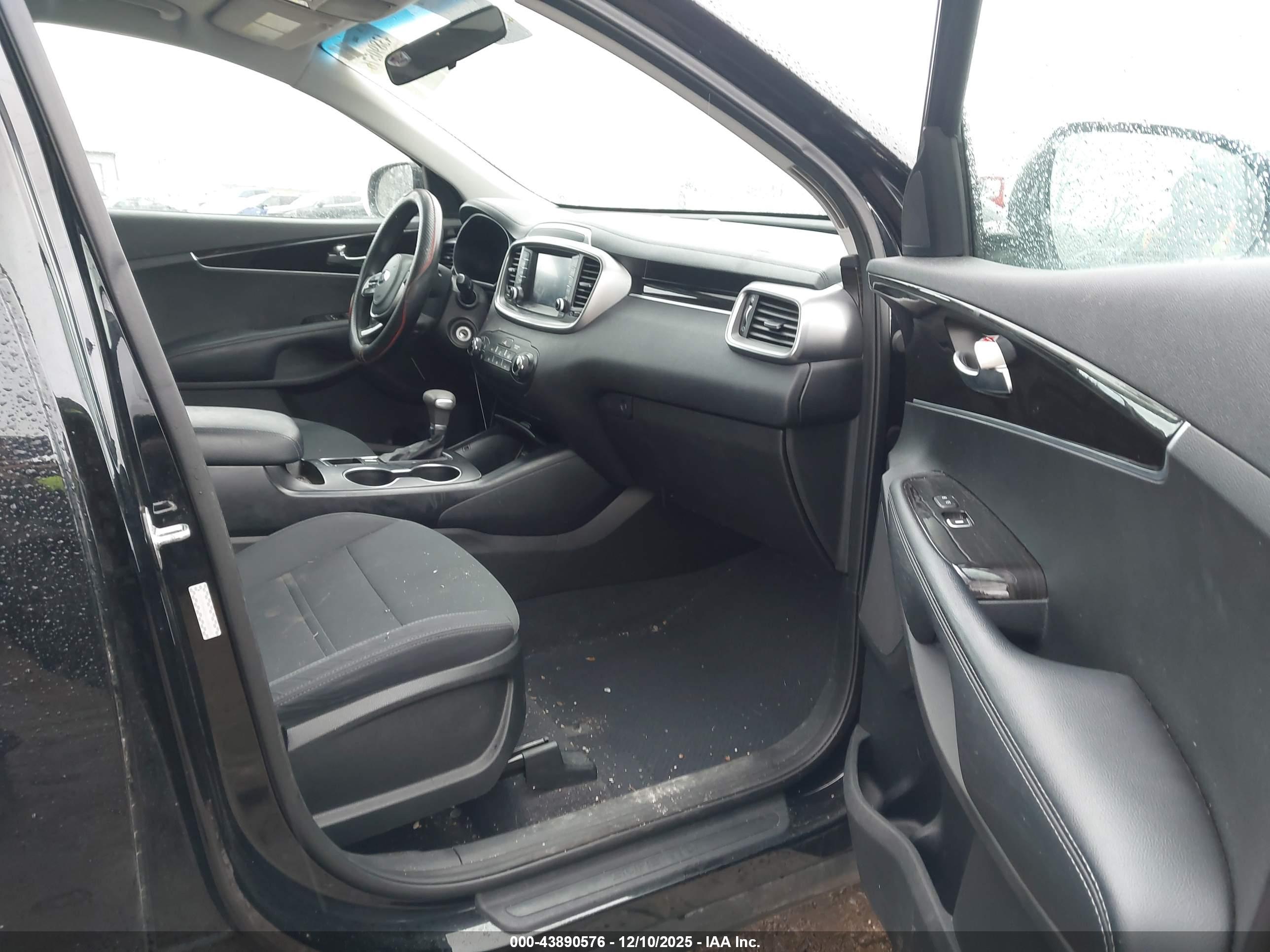 KIA SORENTO image 5