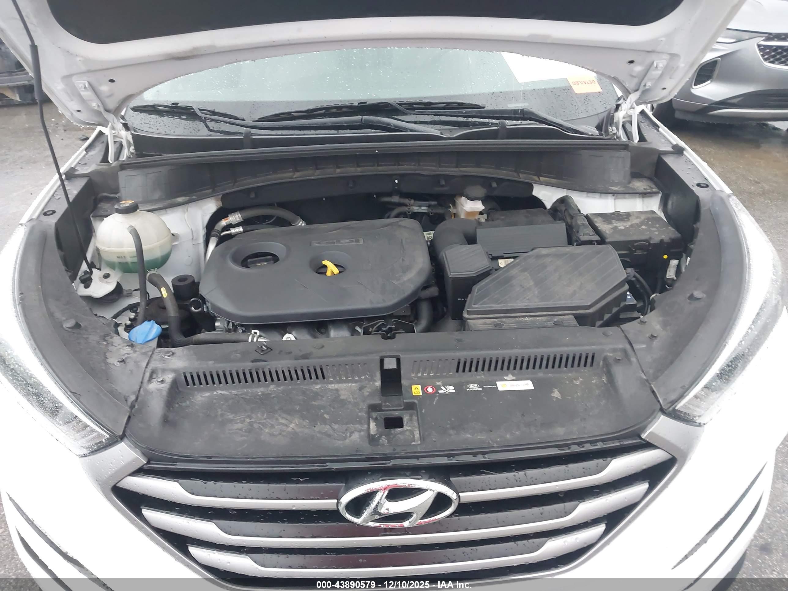 HYUNDAI TUCSON image 10