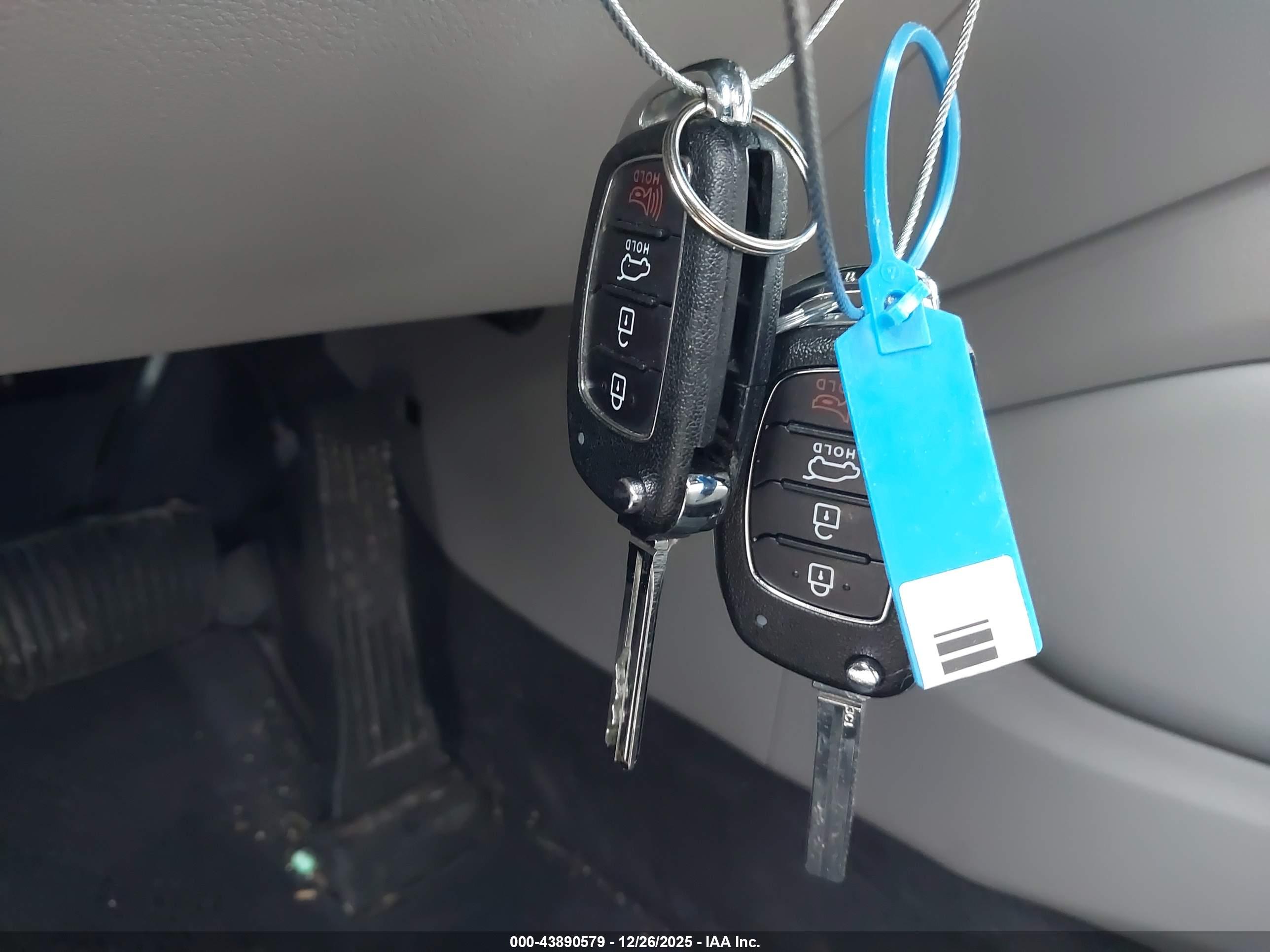 HYUNDAI TUCSON image 11