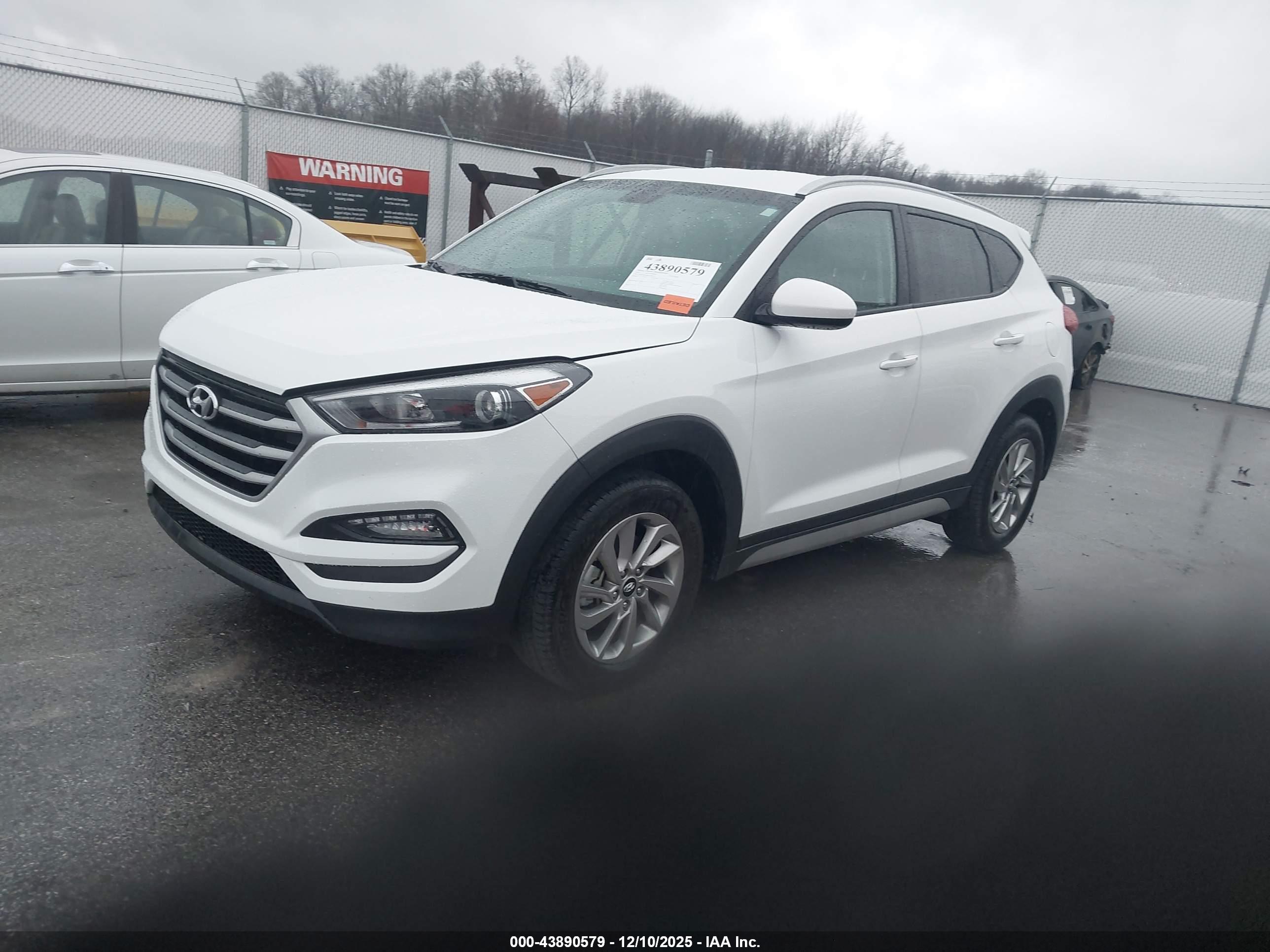 HYUNDAI TUCSON image 2