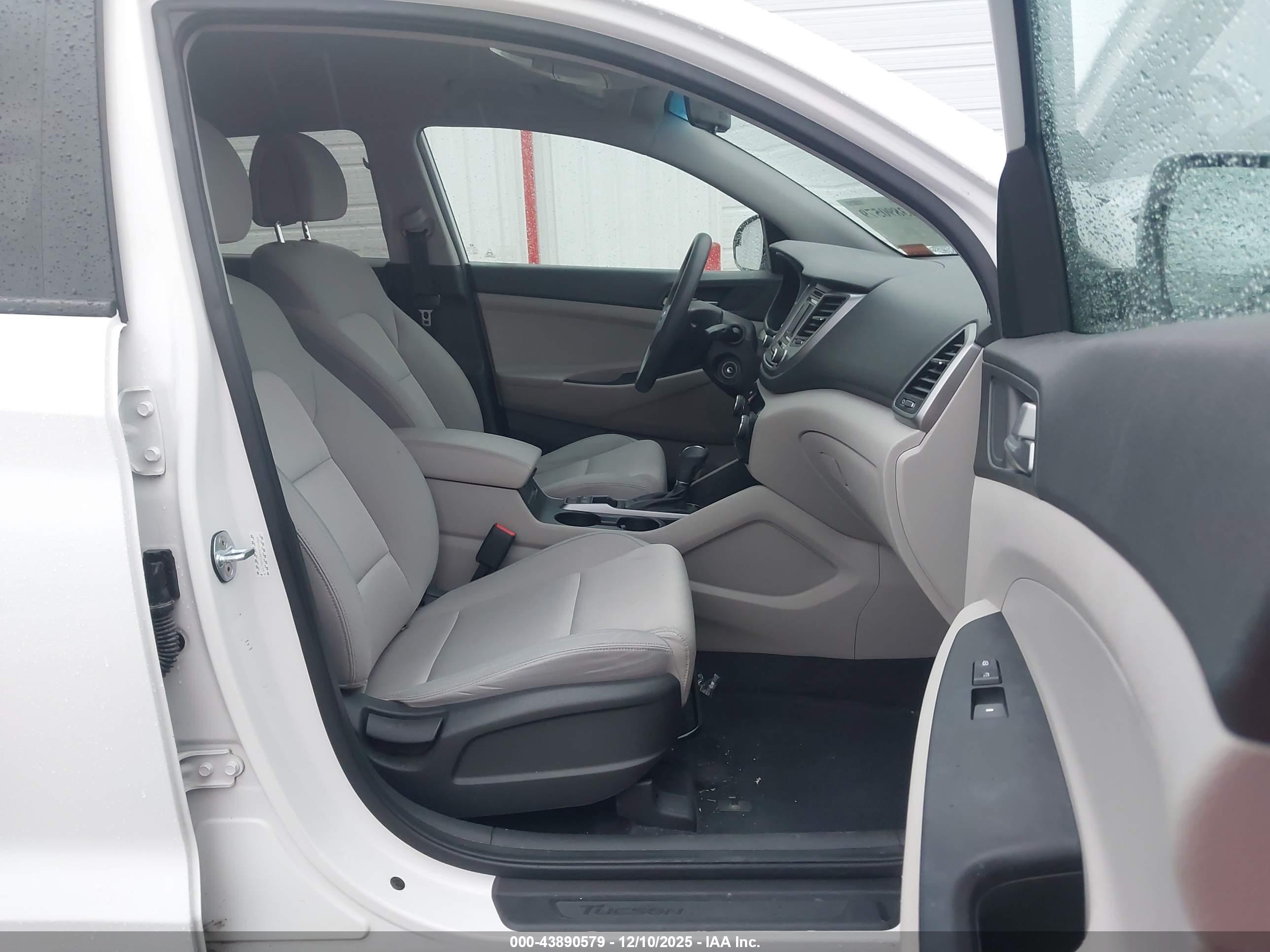 HYUNDAI TUCSON image 5