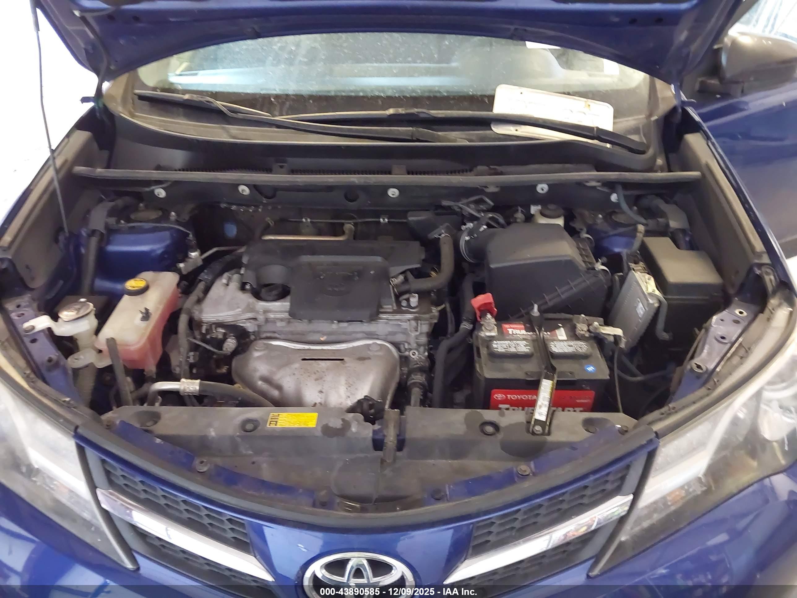 TOYOTA RAV4 image 10