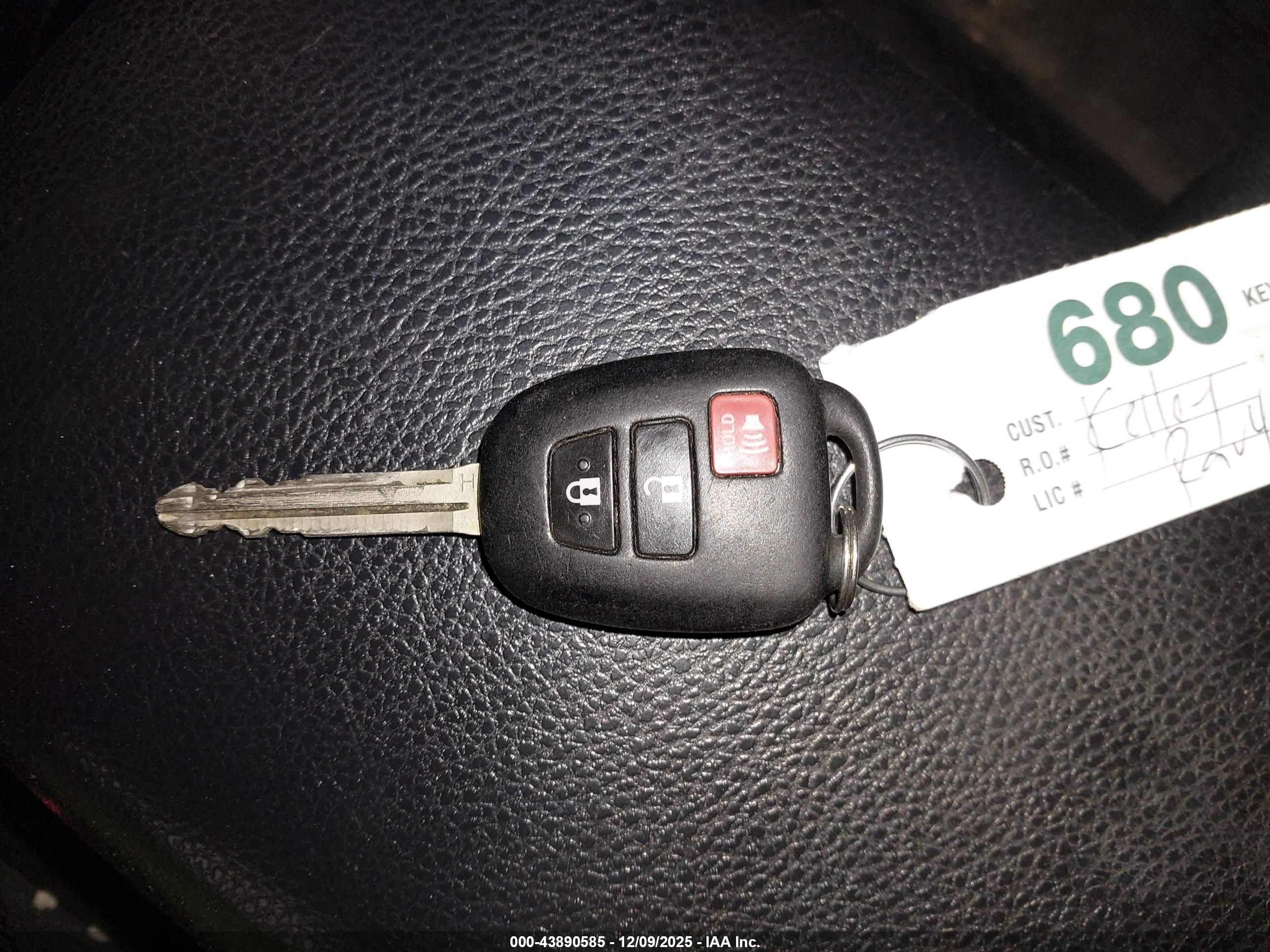 TOYOTA RAV4 image 11