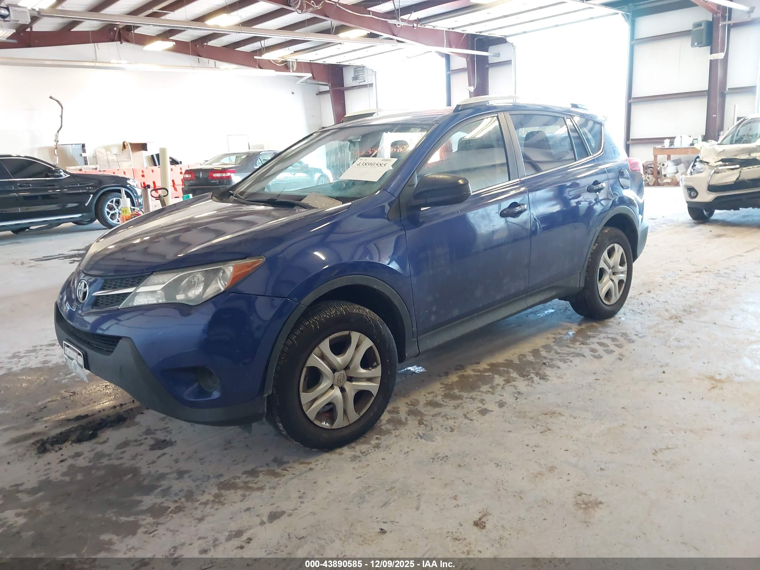 TOYOTA RAV4 image 2