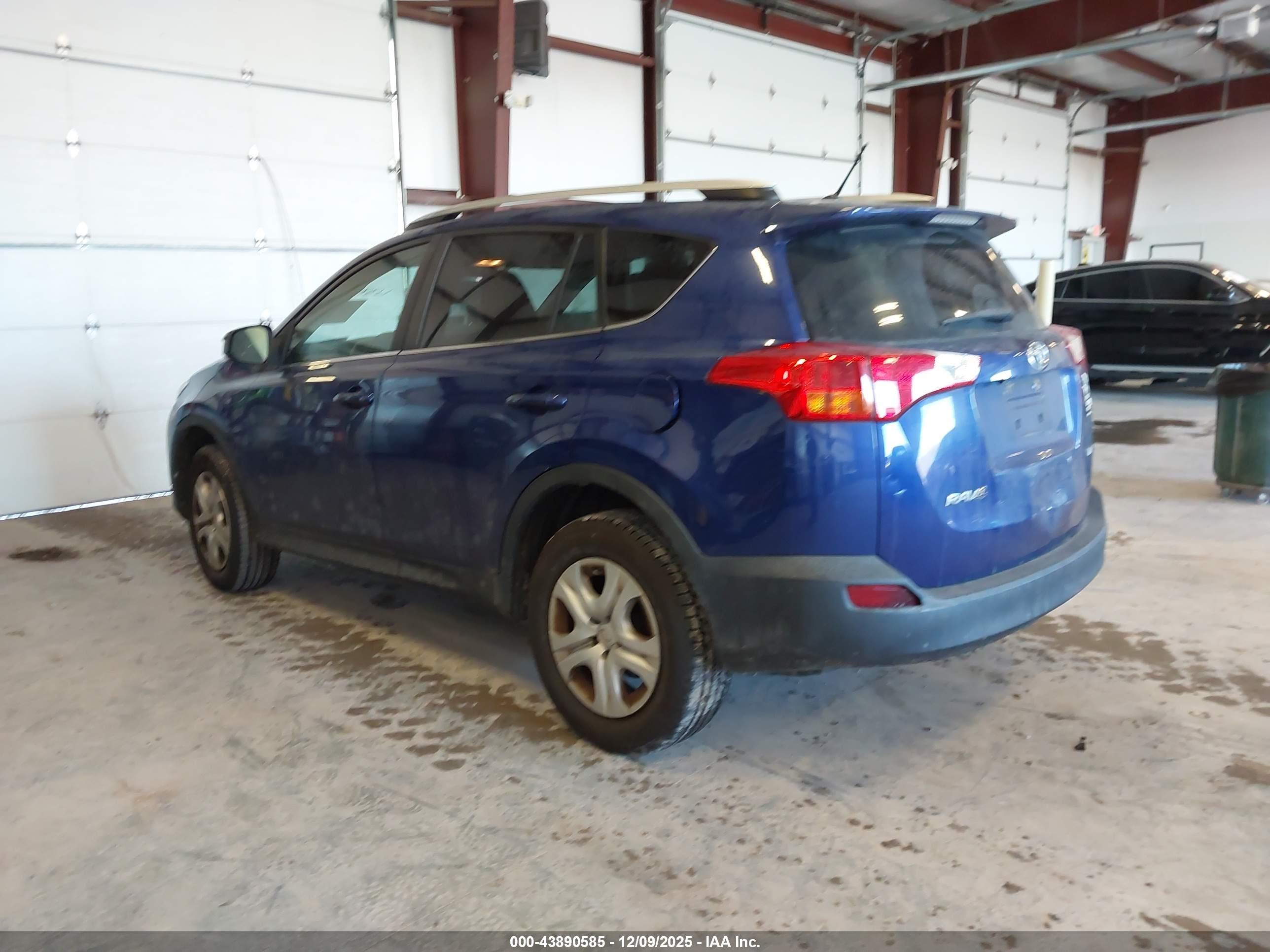 TOYOTA RAV4 image 3