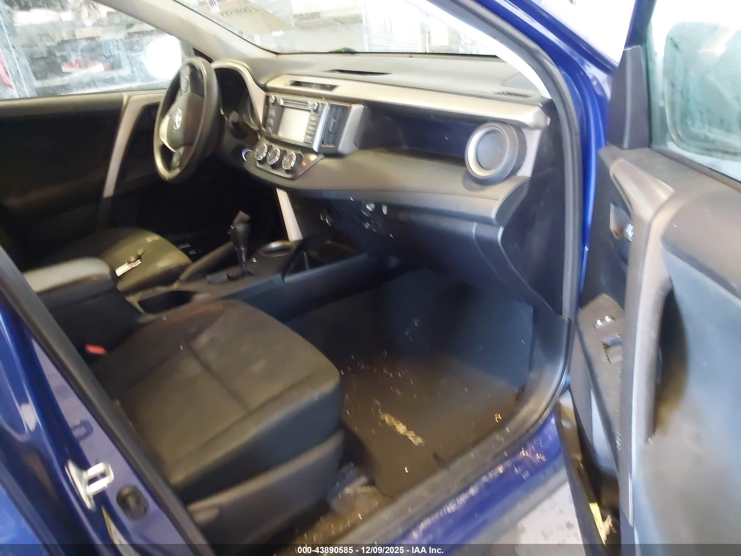 TOYOTA RAV4 image 5