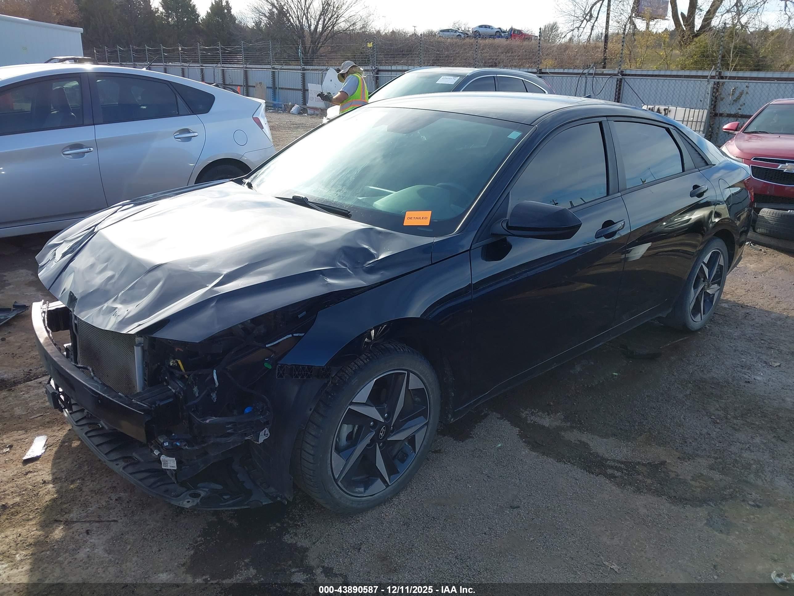 HYUNDAI ELANTRA image 2