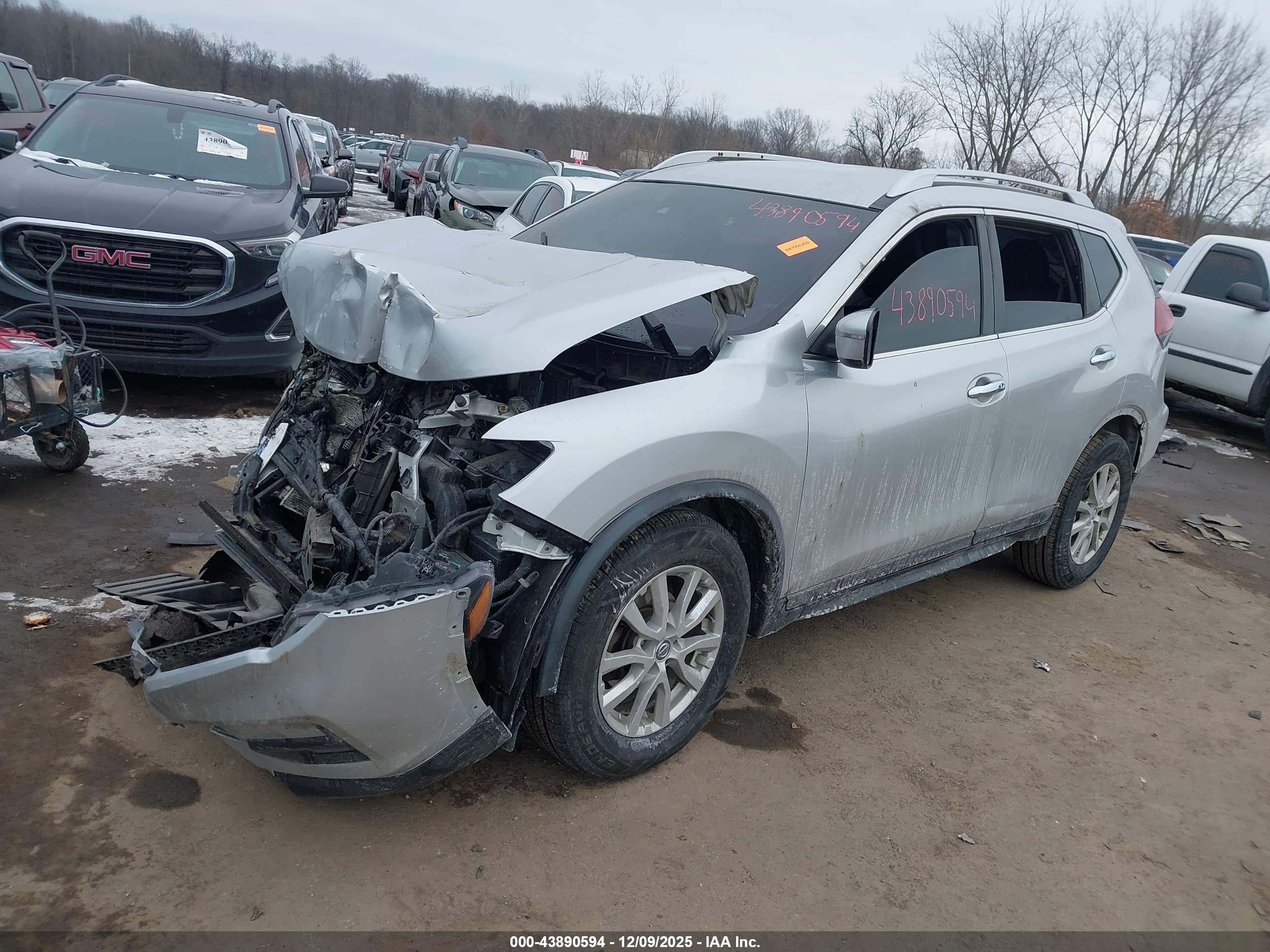 NISSAN ROGUE image 2