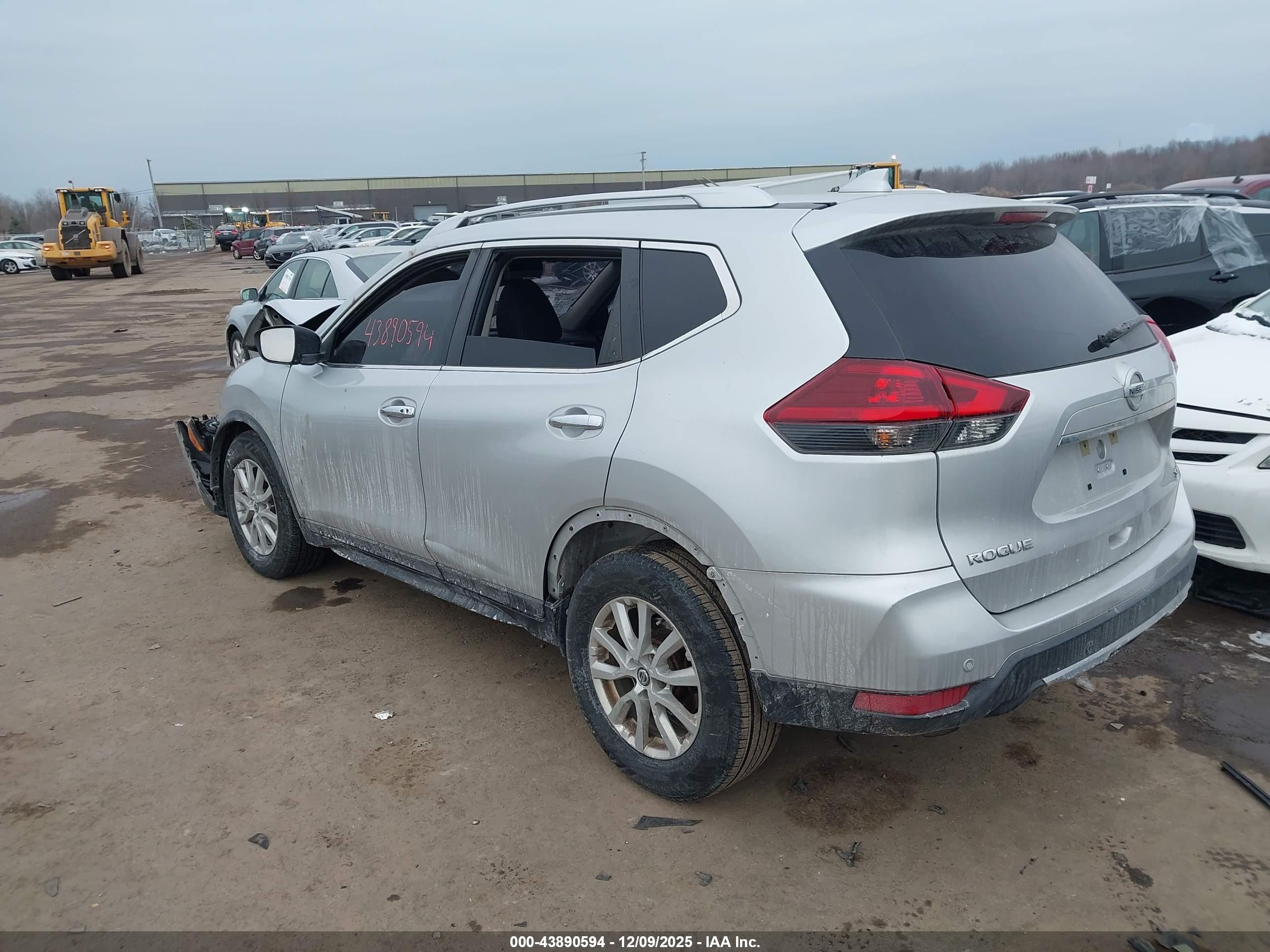 NISSAN ROGUE image 3