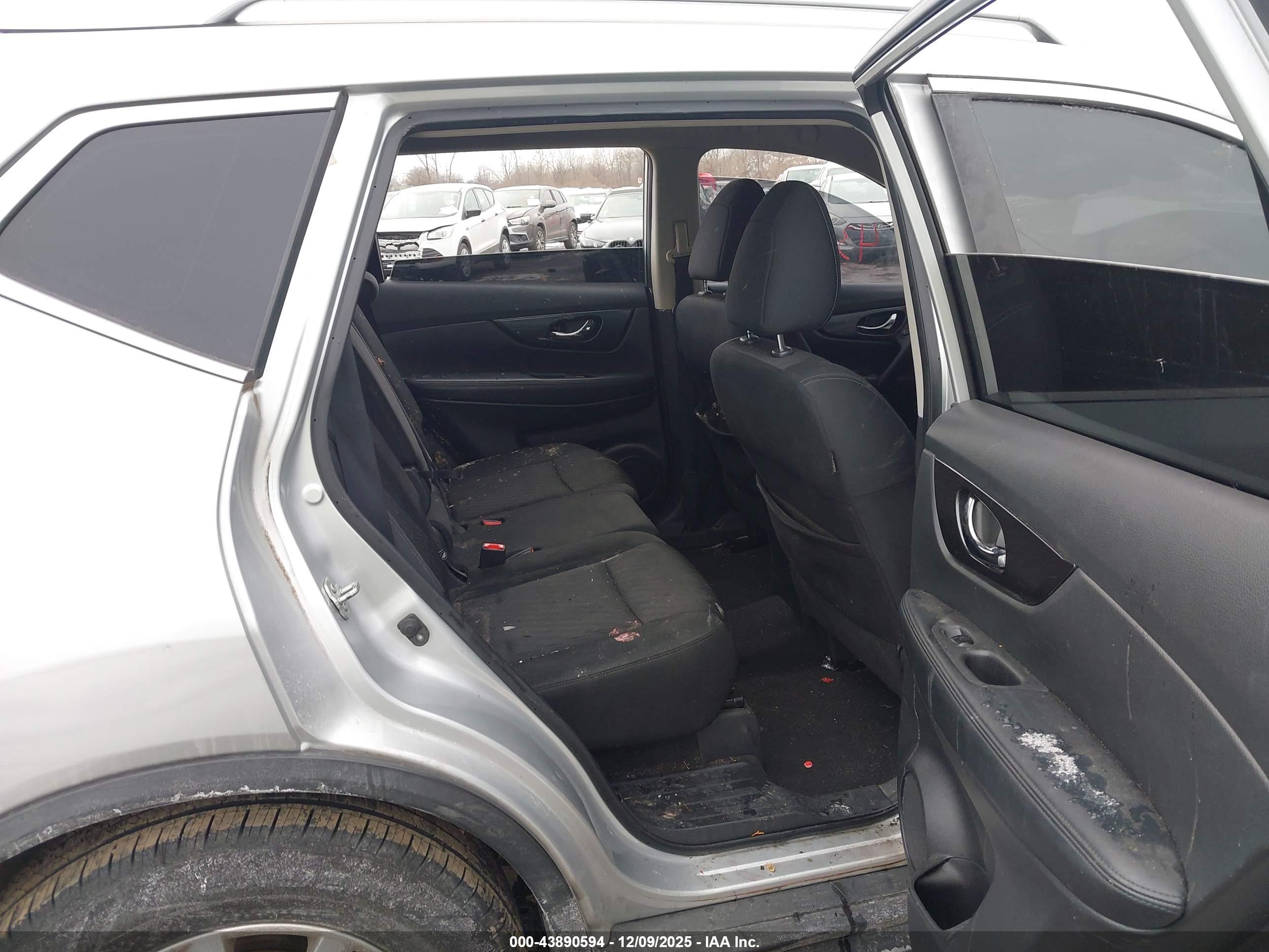 NISSAN ROGUE image 8