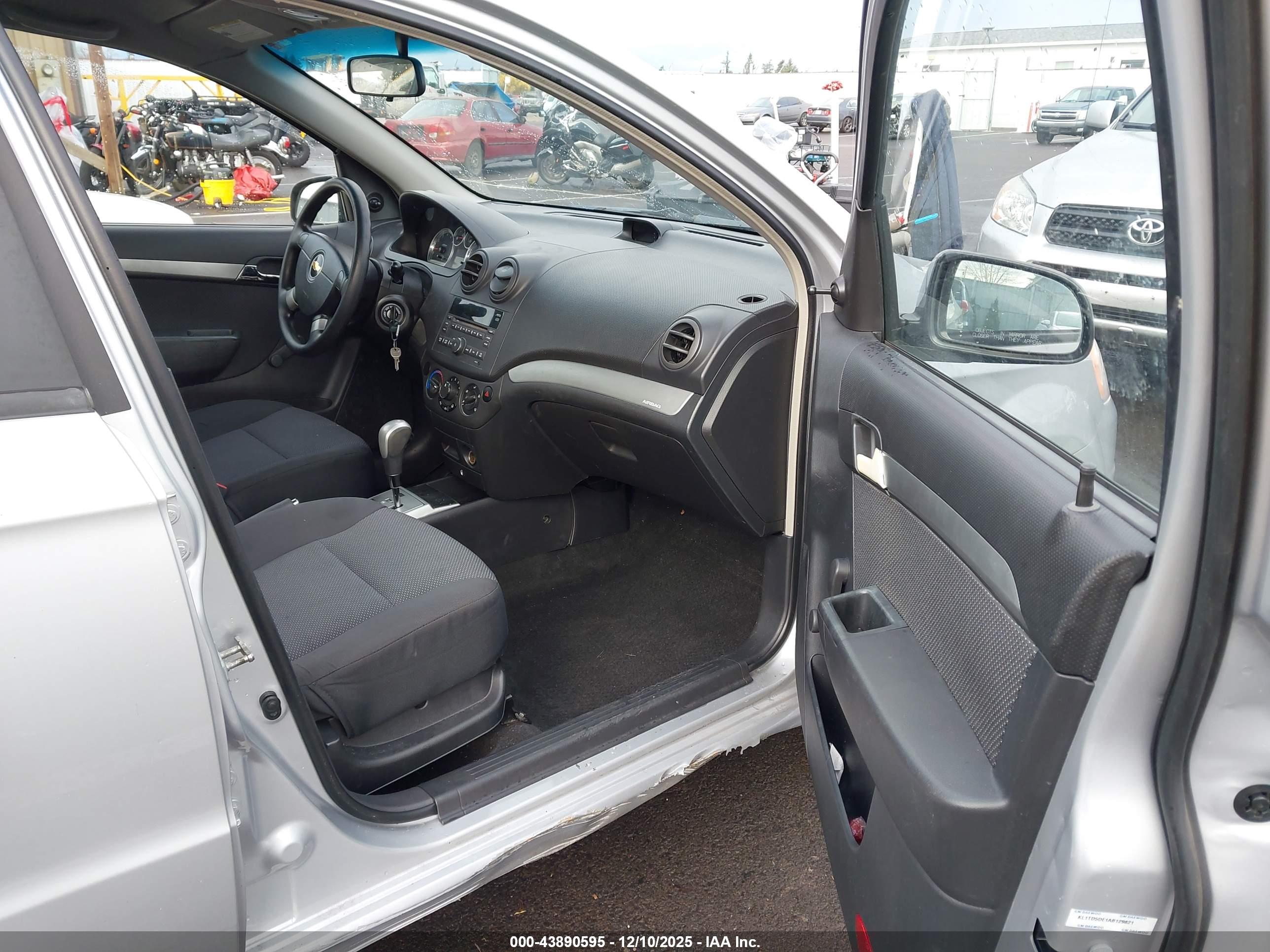 CHEVROLET AVEO image 5