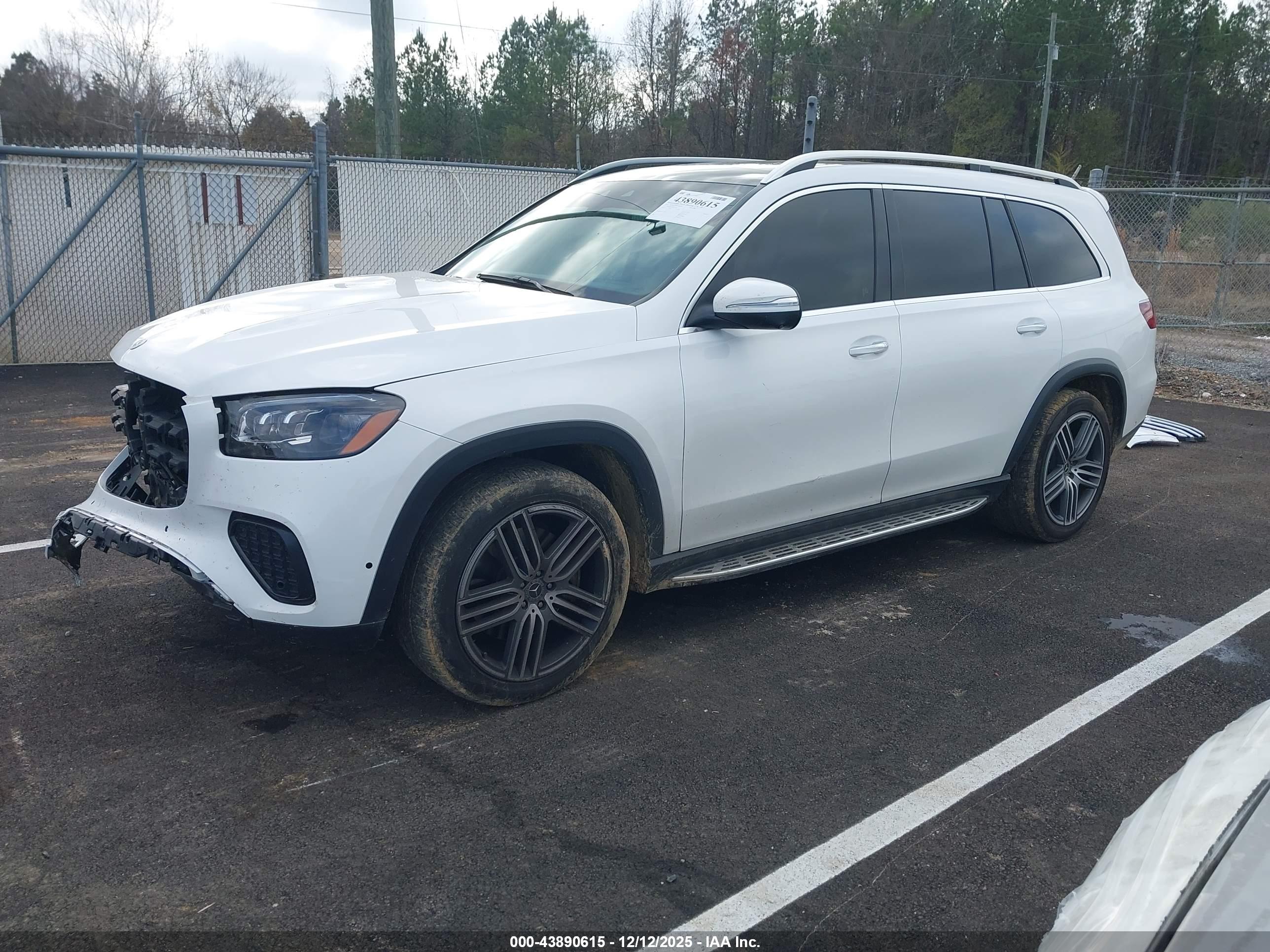 MERCEDES-BENZ GLS image 2