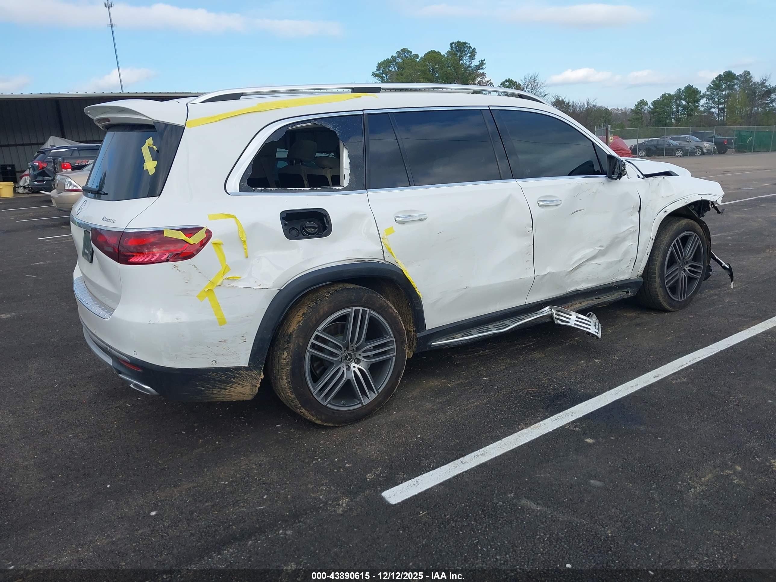 MERCEDES-BENZ GLS image 4